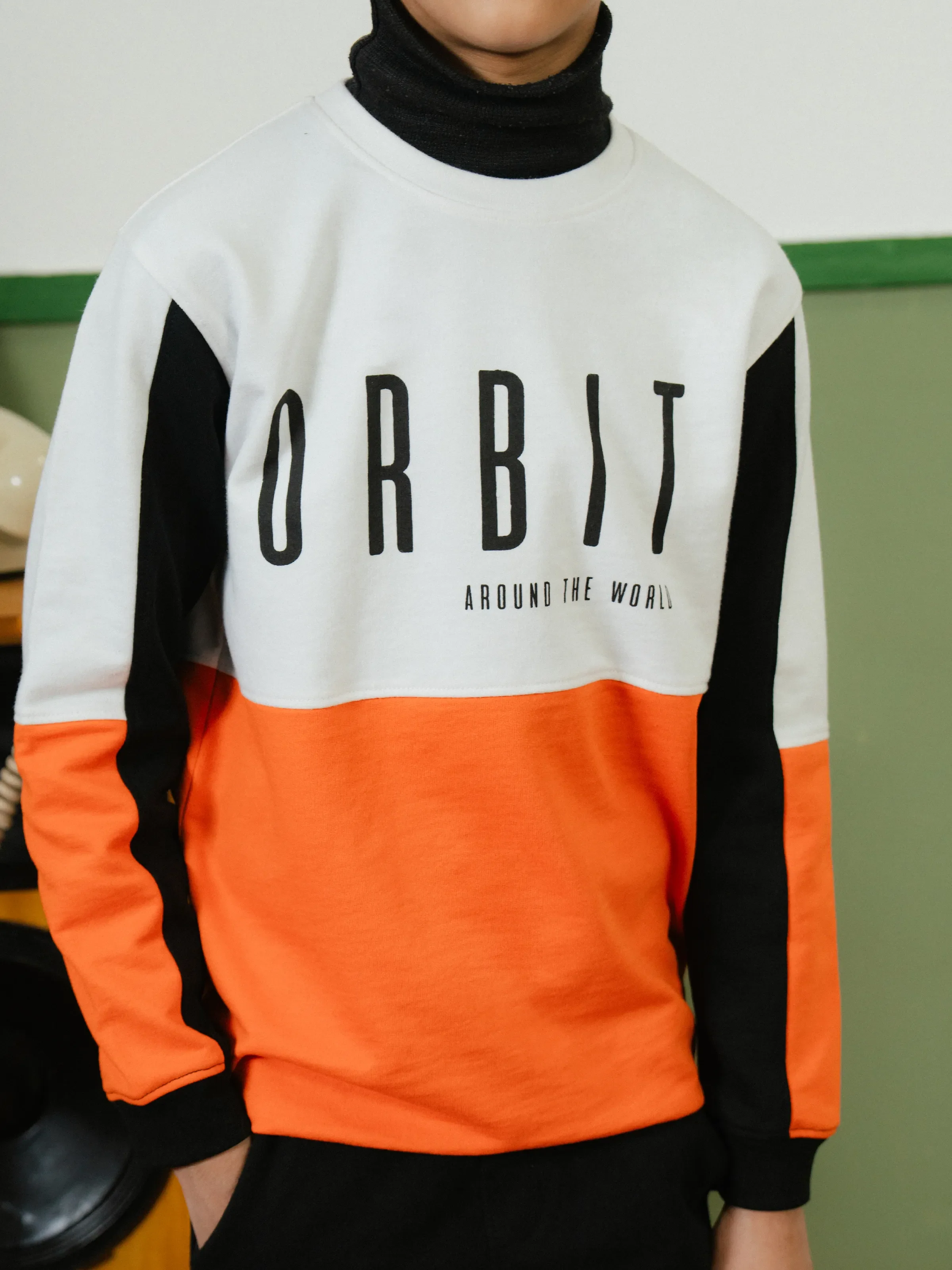 Crew Neck Color-Block Sweatshirt - EBTSS24-003 - Image 4