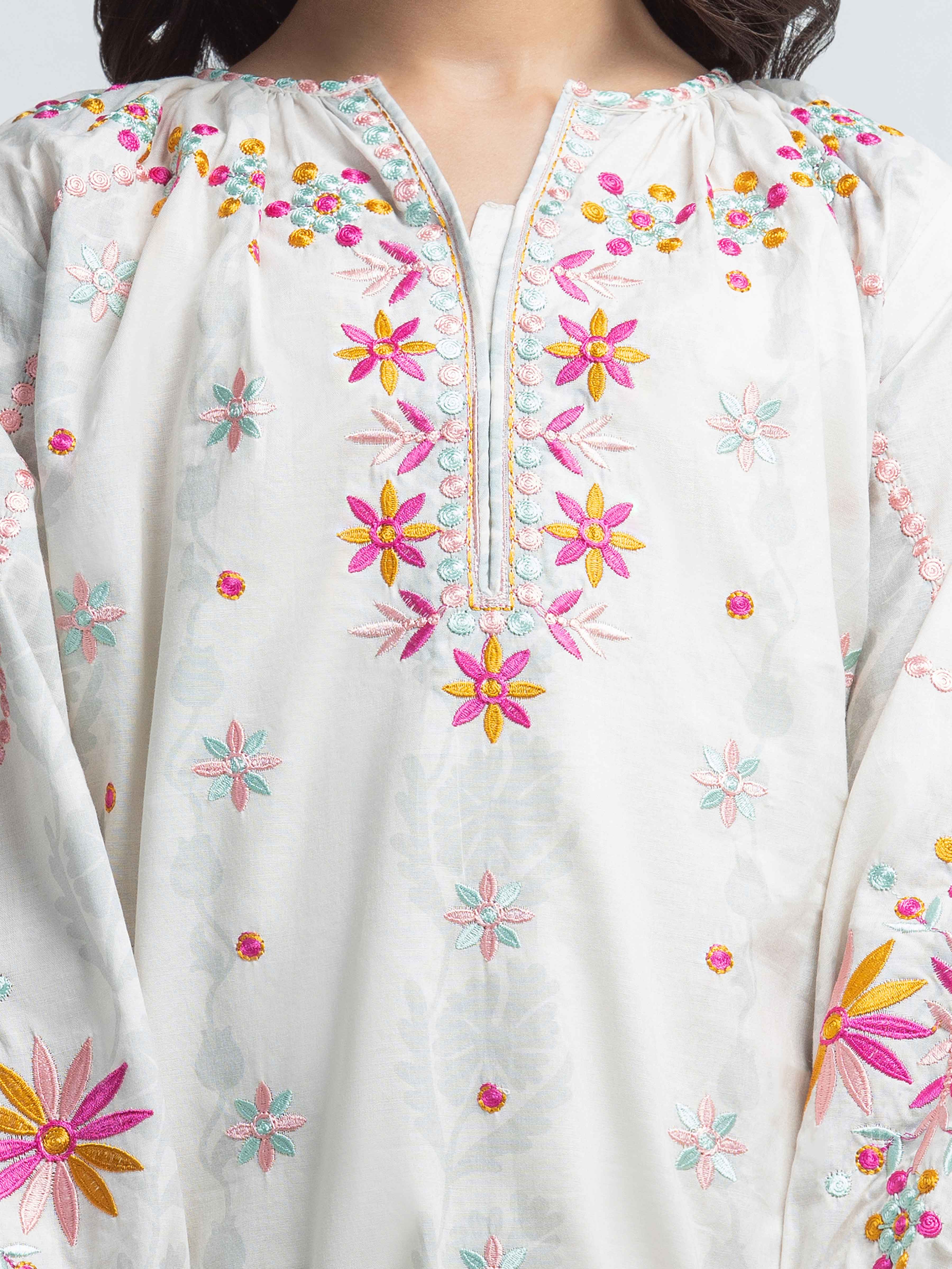 Embroidered Lawn Co-Ord Set - EGTKEP6-73083ST - Image 3