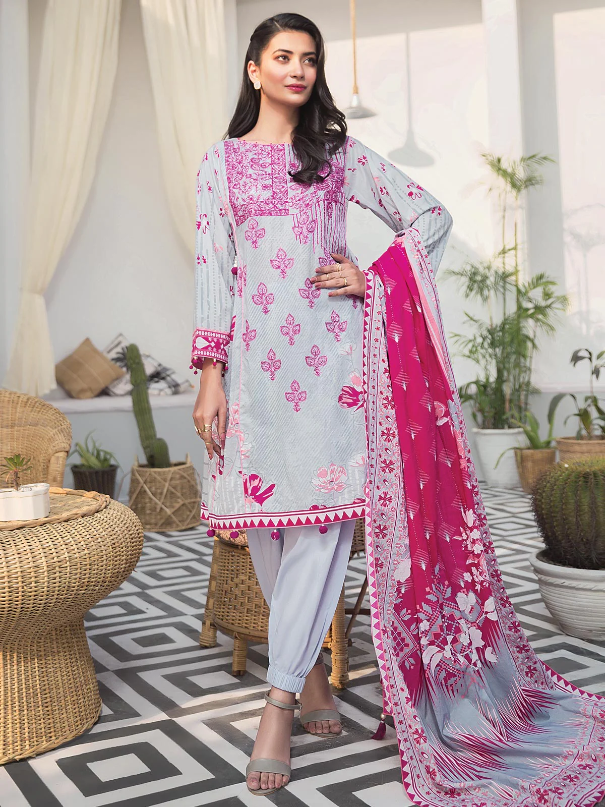 Embroidered Lawn Suit - EWU20V1-19926