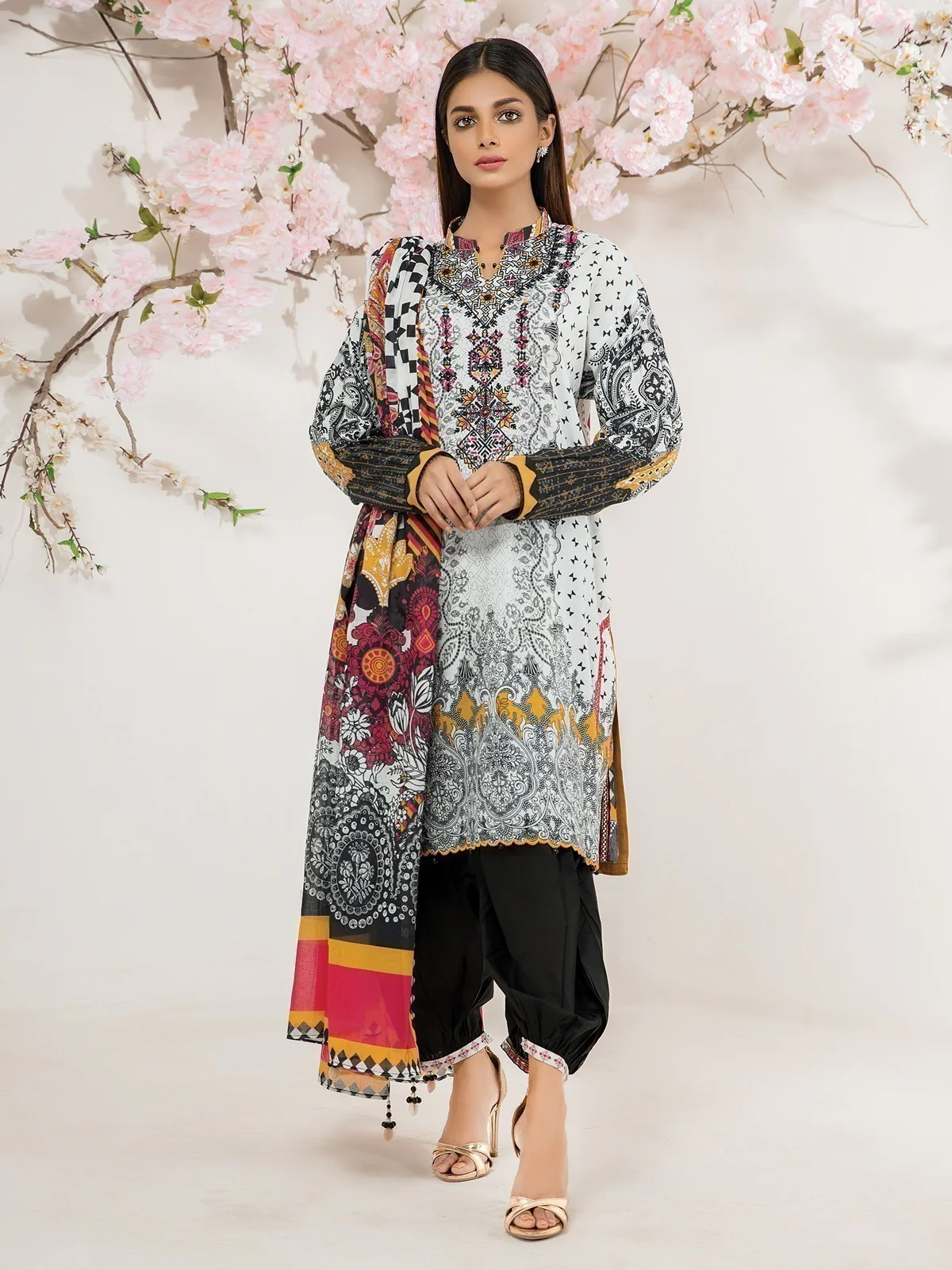 Embroidered Lawn Suit - EWU21V2-20430