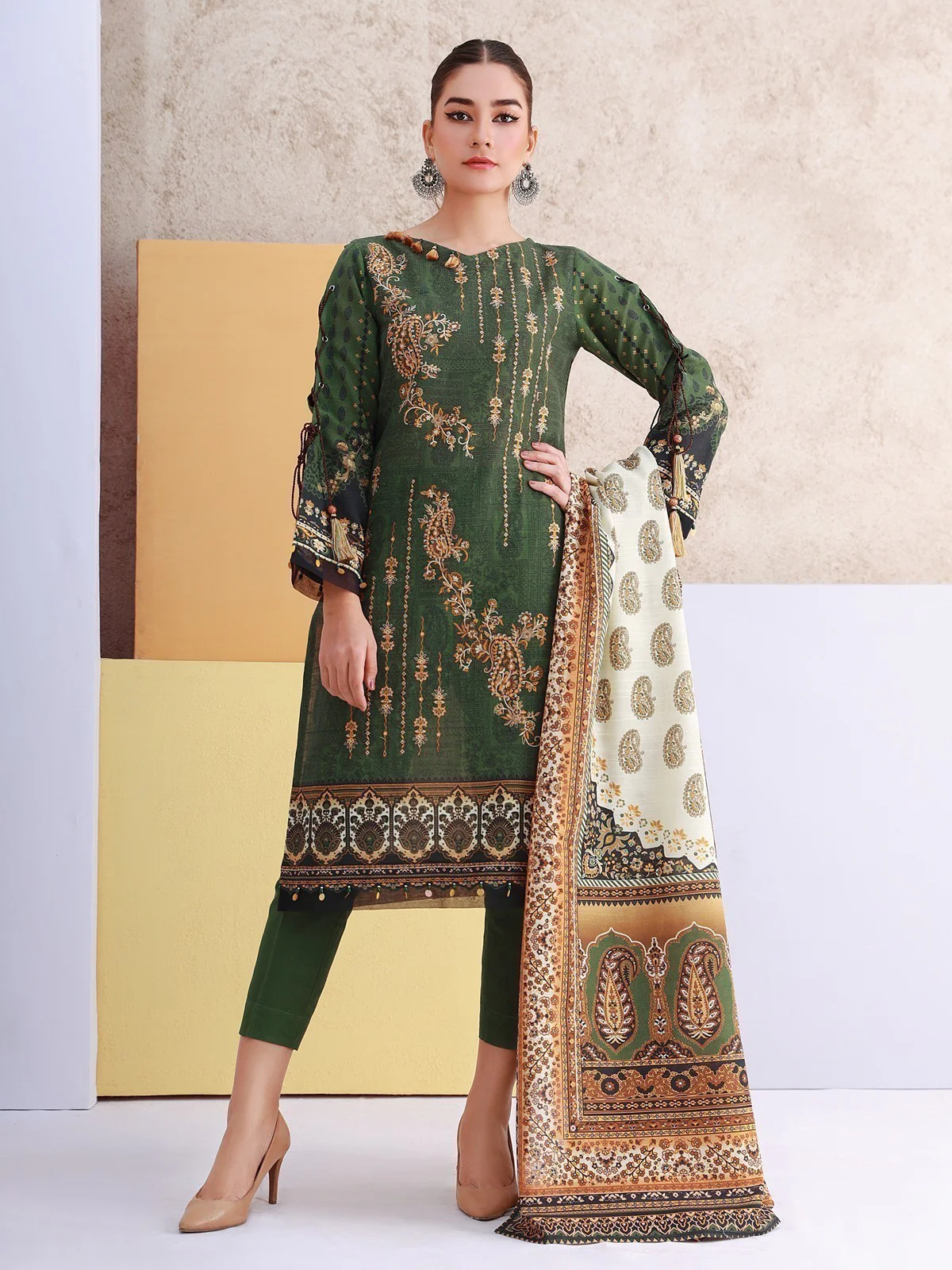 Embroidered Khaddar Suit - EWU21V8-21671
