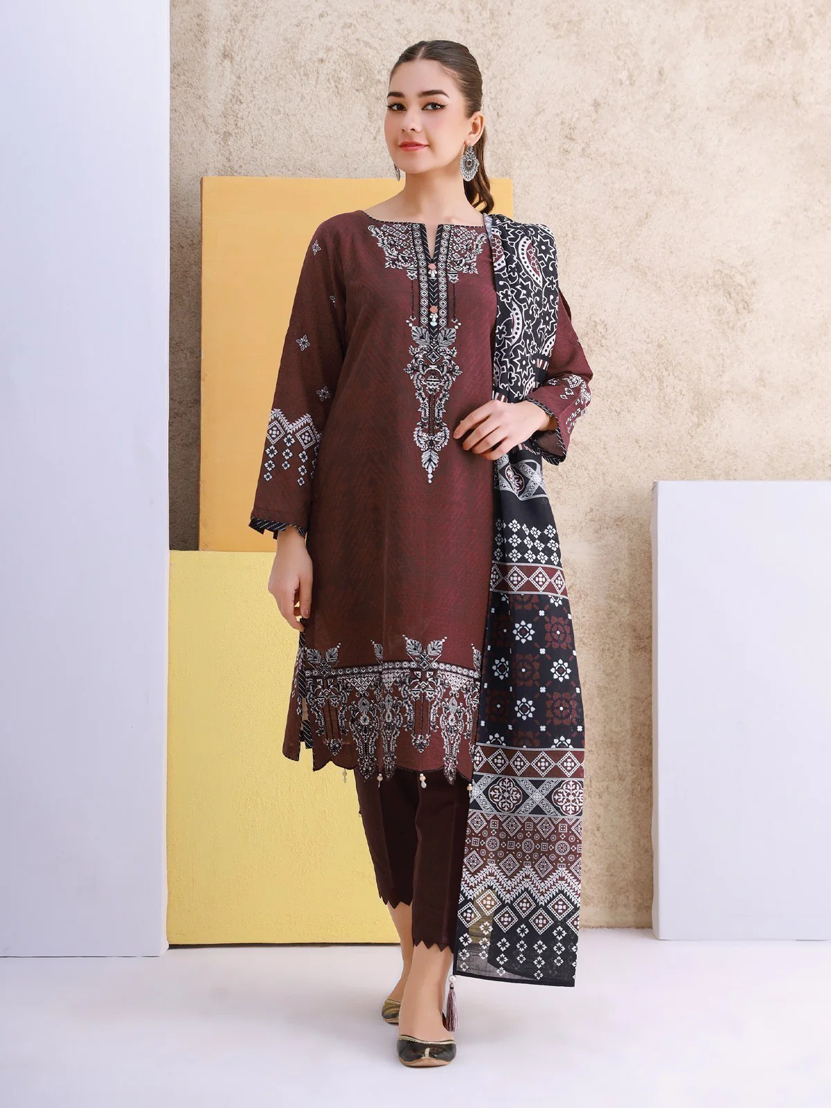 Embroidered Khaddar Suit - EWU21V8-21672
