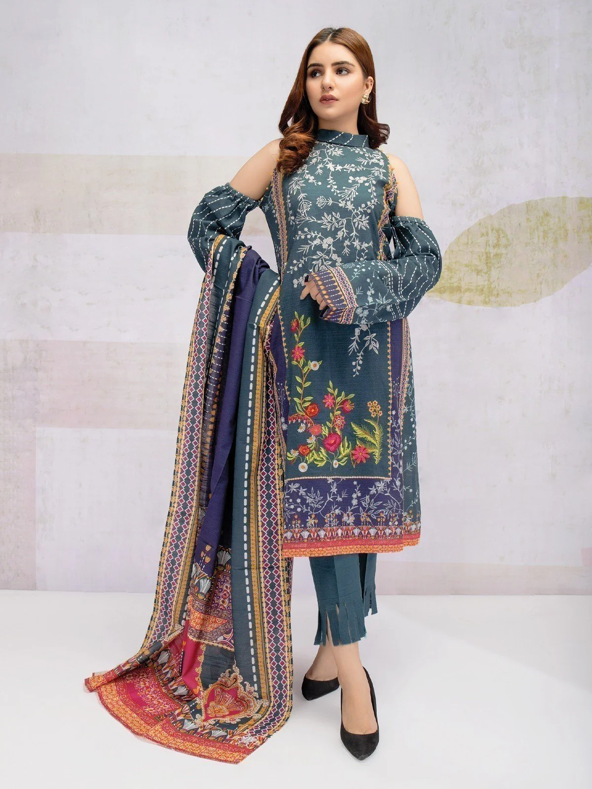 Embroidered Khaddar Suit - EWU21V8-21691
