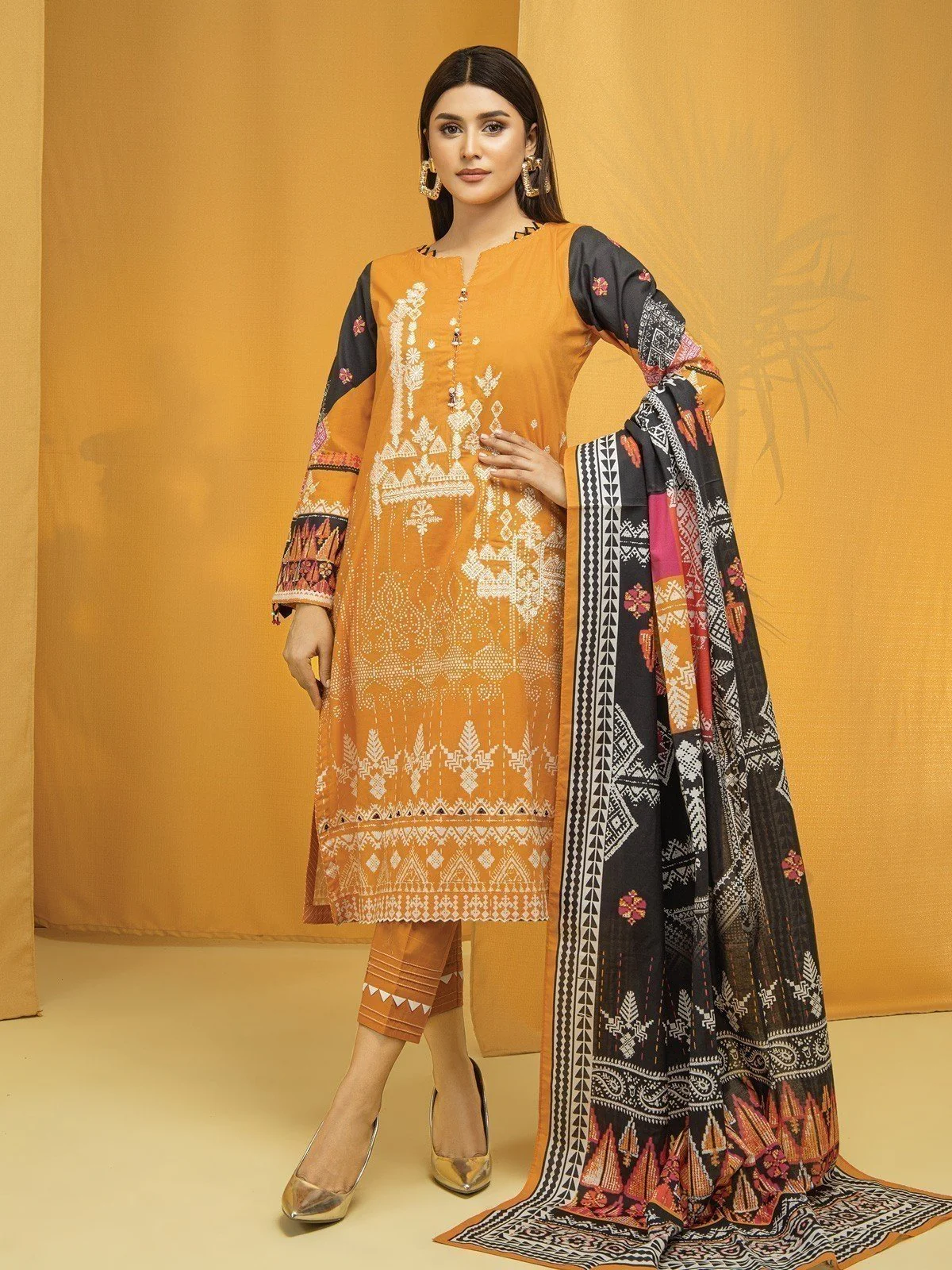 Embroidered Lawn Suit - EWU22V1-23554