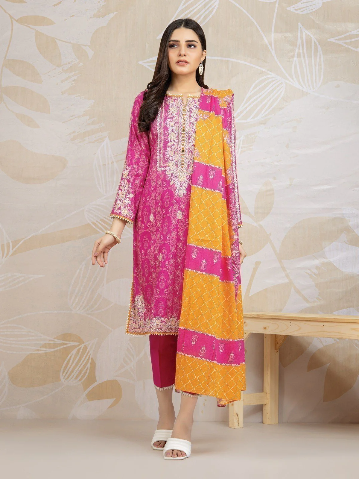 Embroidered Lawn Suit - EWU22V1-23562