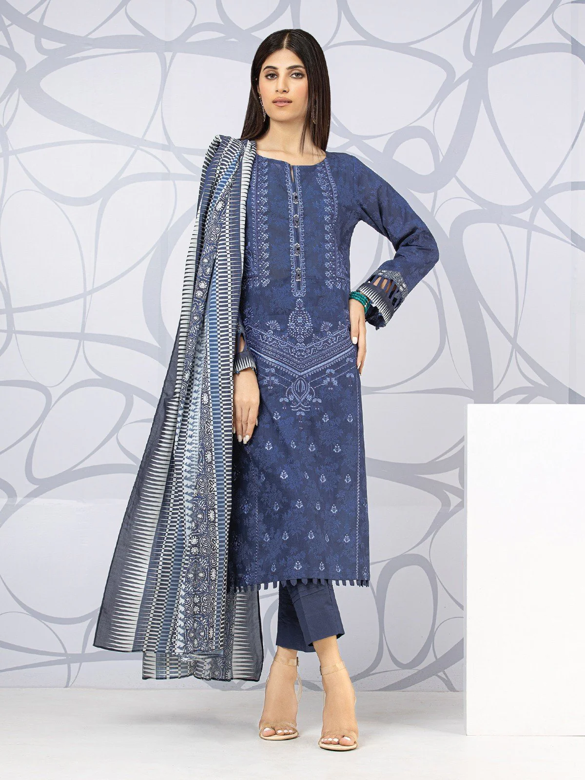 Embroidered Lawn Suit - EWU22V1-23618