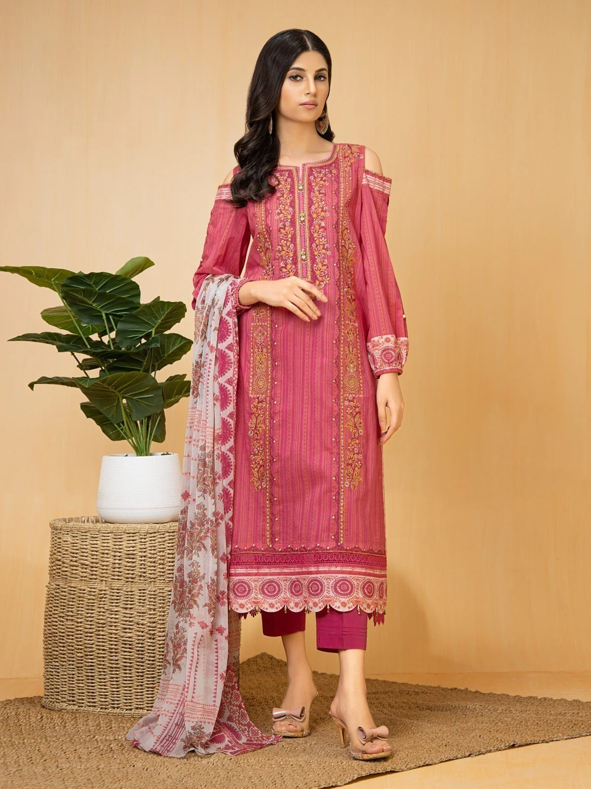 Embroidered Lawn Suit - EWU22V1-23674