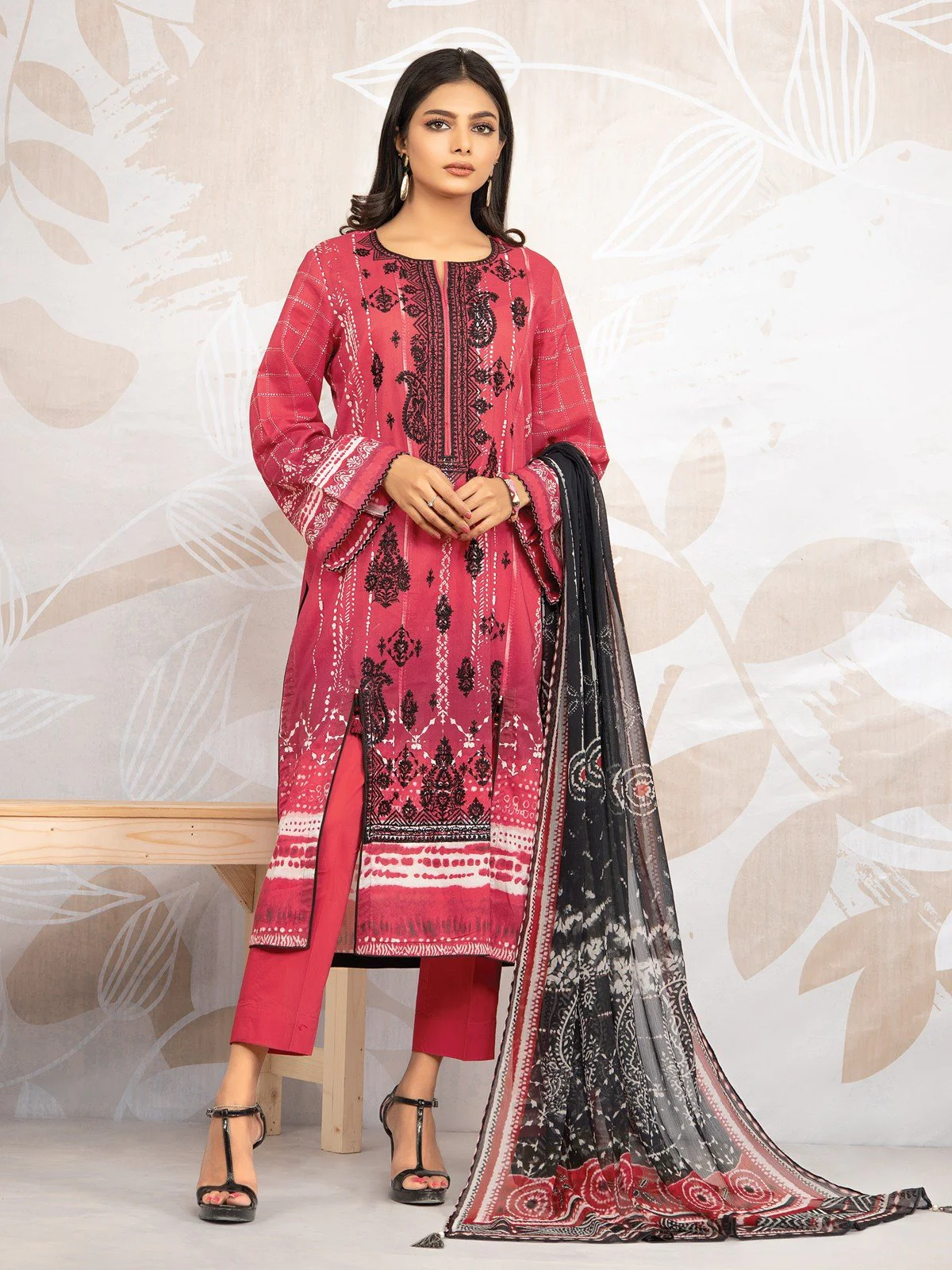 Embroidered Lawn Suit - EWU22V1-23676
