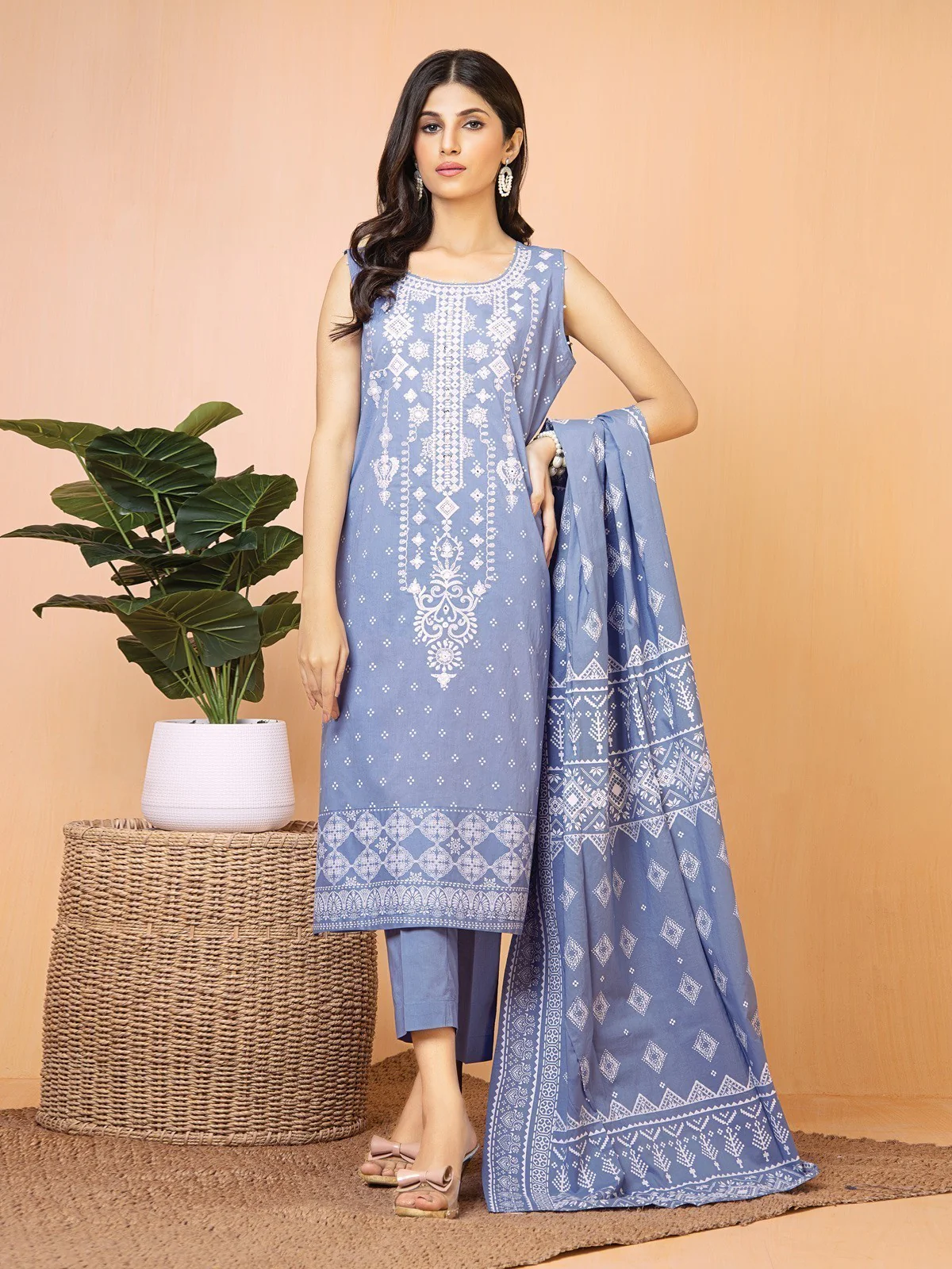 Embroidered Lawn Suit - EWU22V1-23682