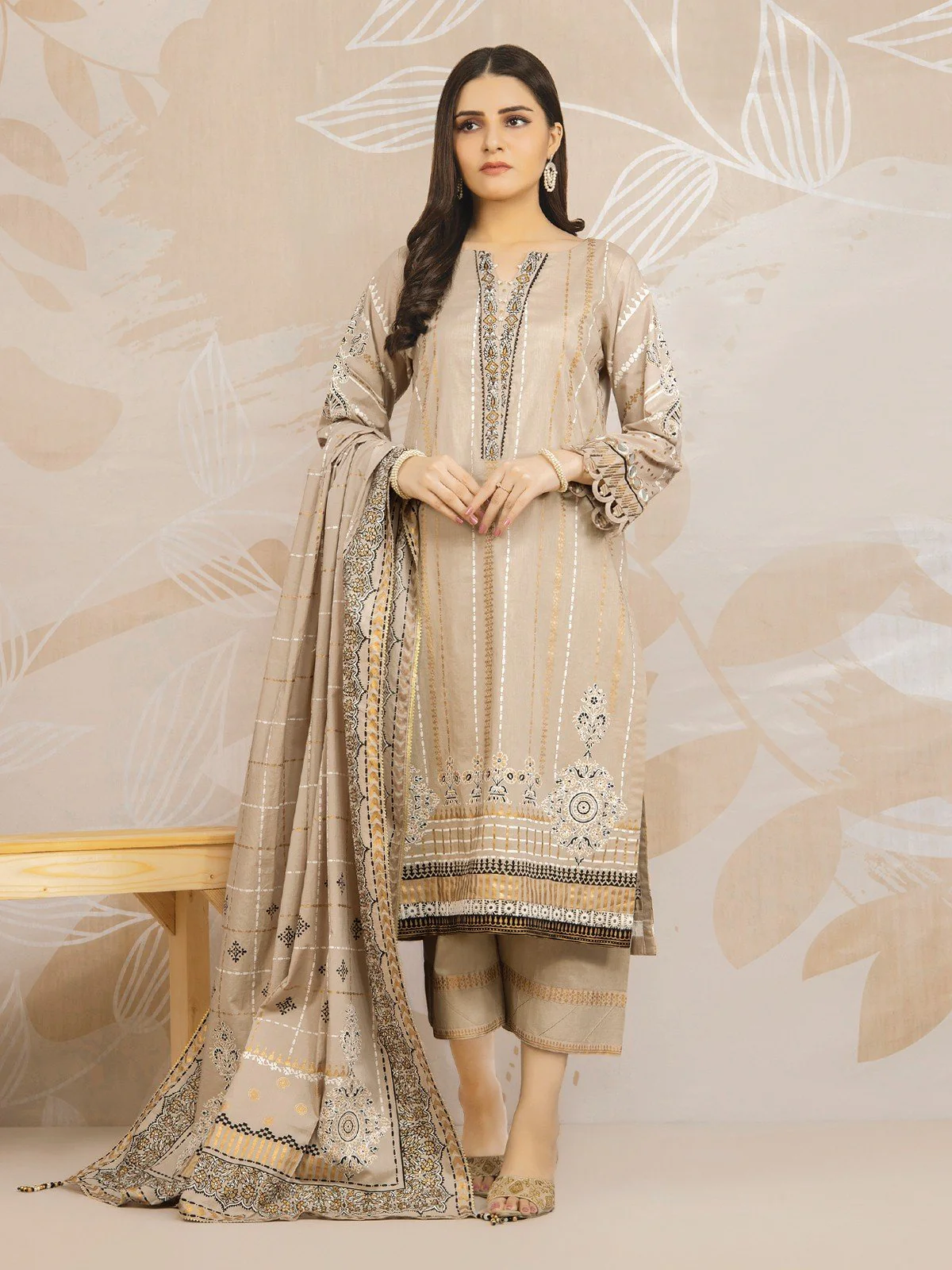 Embroidered Lawn Suit - EWU22V1-23684