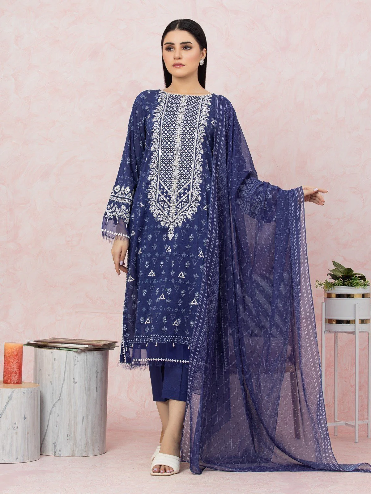 Embroidered Lawn Suit - EWU22V1-26540