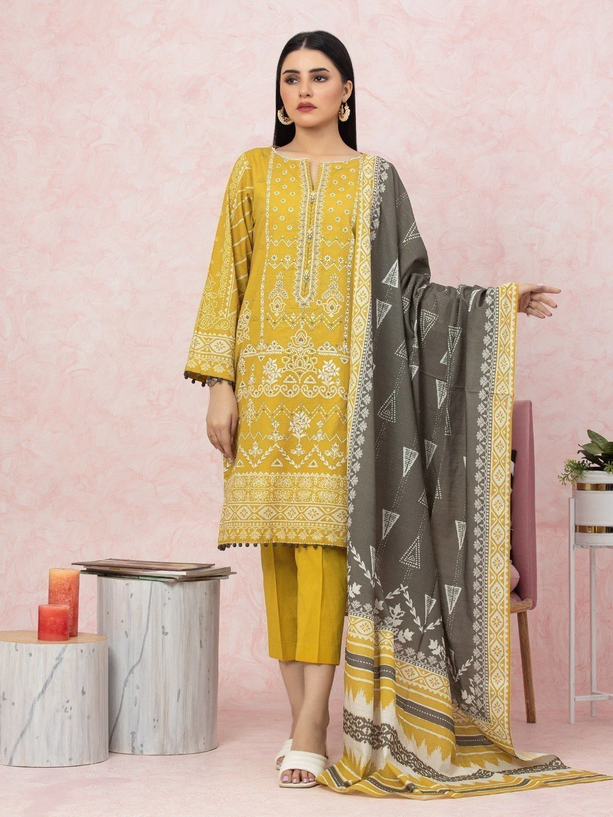 Embroidered Lawn Suit - EWU22V1-26601