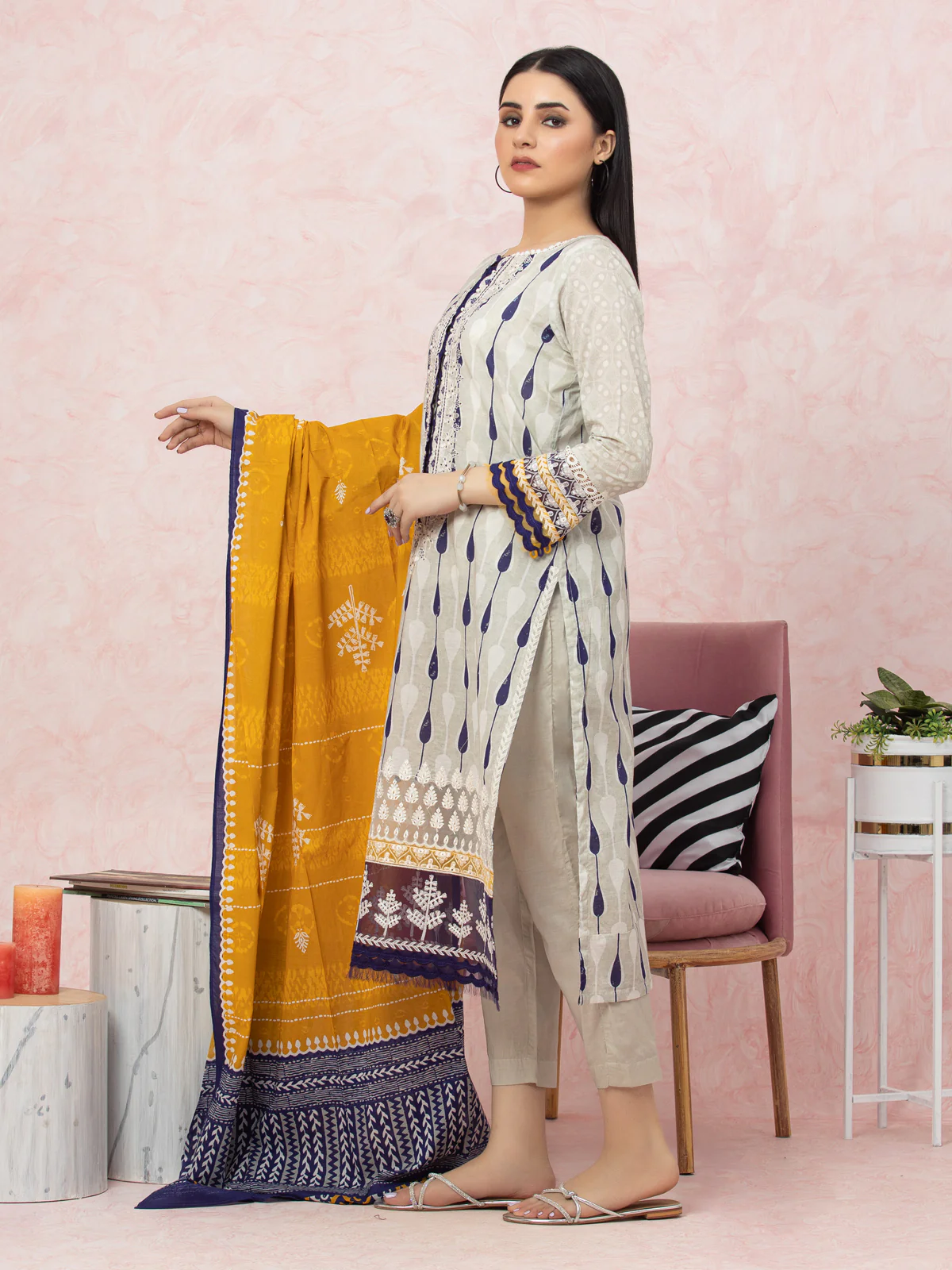 Embroidered Lawn Suit - EWU22V1-26603