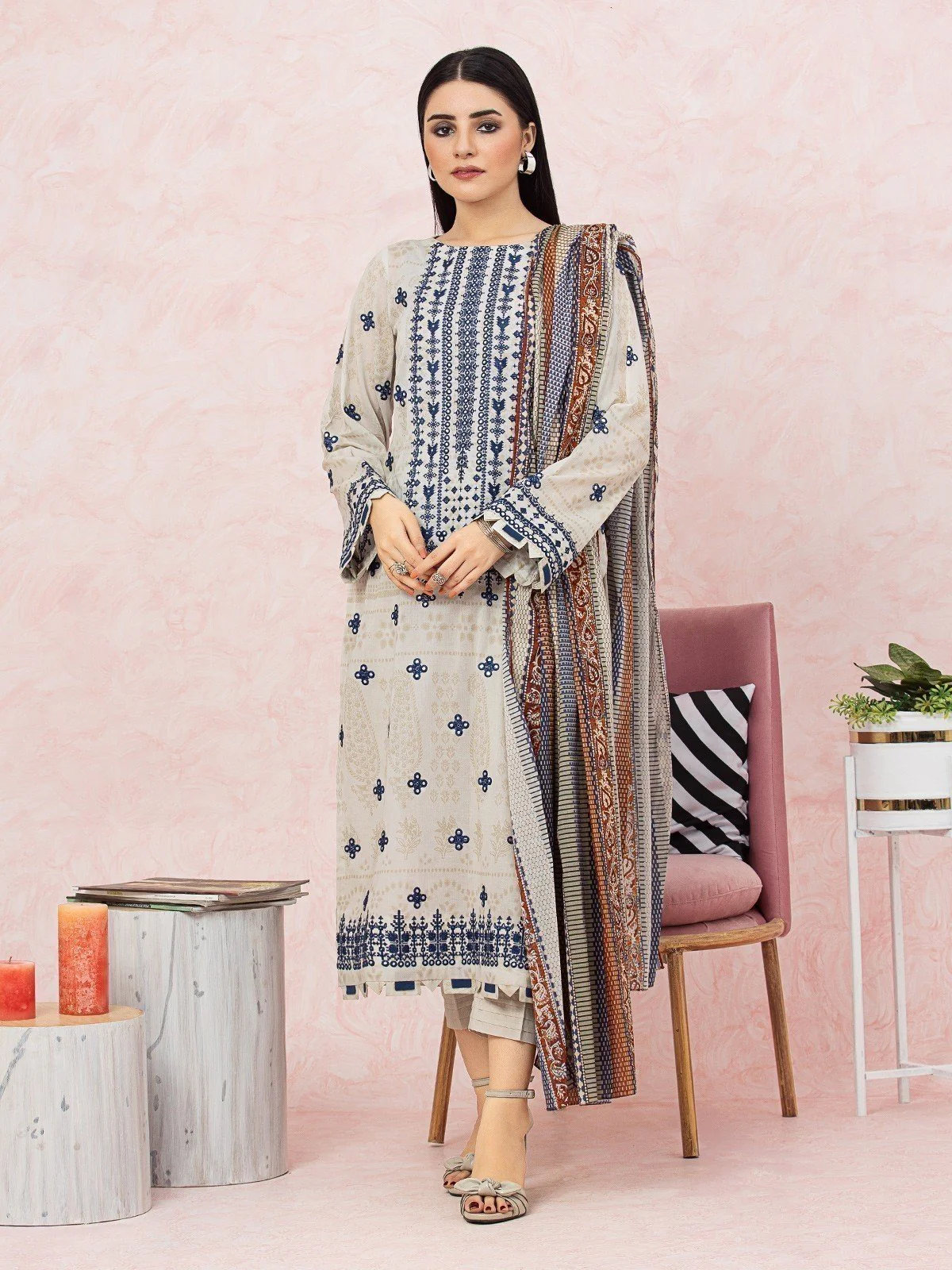 Embroidered Lawn Suit - EWU22V1-26608