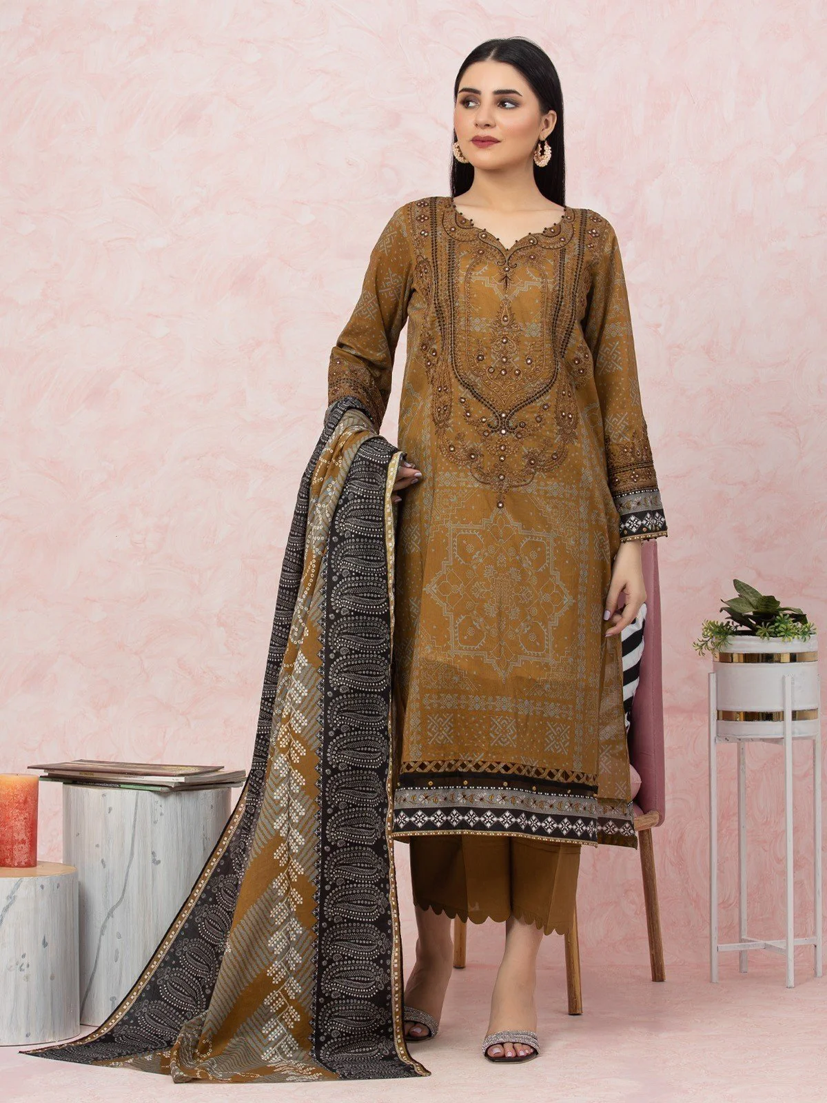 Embroidered Lawn Suit - EWU22V1-26612