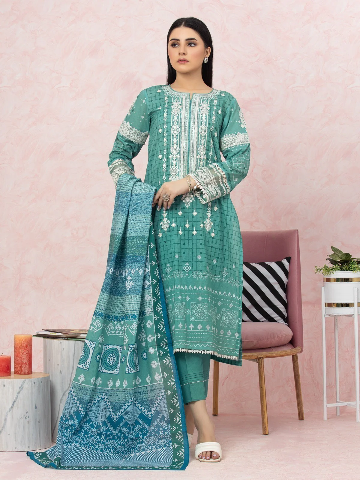 Embroidered Lawn Suit - EWU22V1-26613