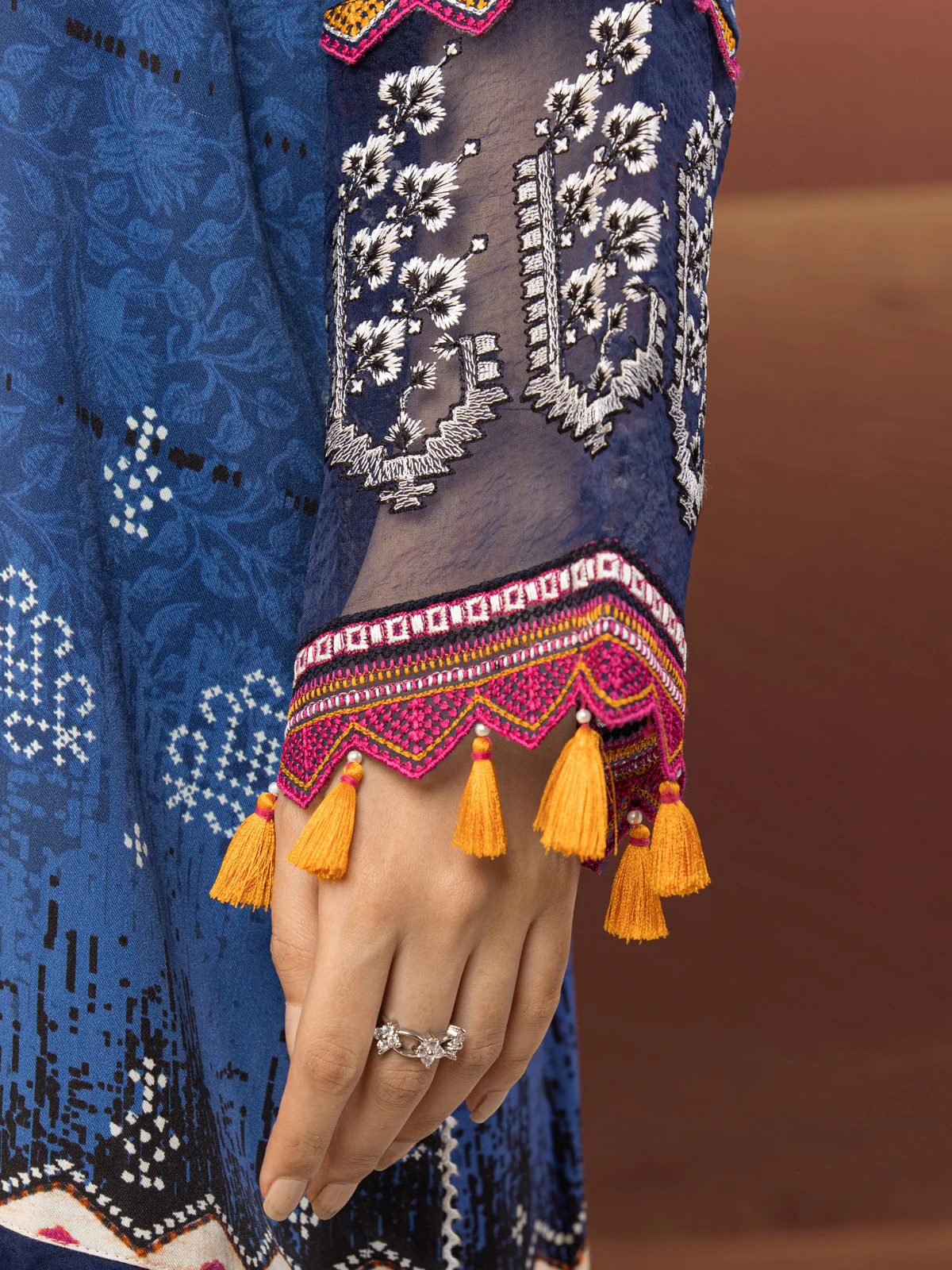 Embroidered Crepe Suit - EWU22V10-25015 - Image 2