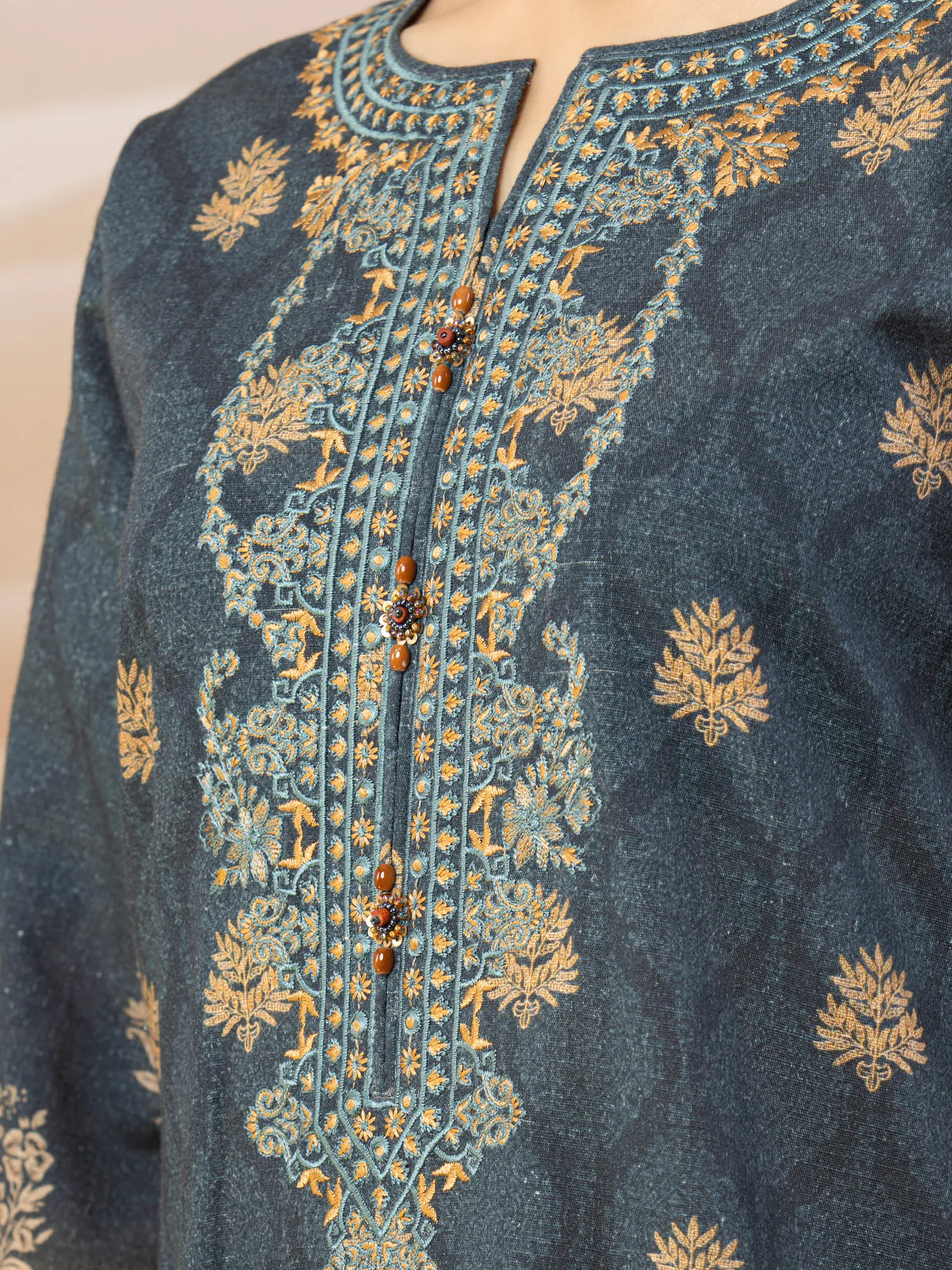 Embroidered Khaddar Shirt Dupatta - EWU22V11-25023SD - Image 4