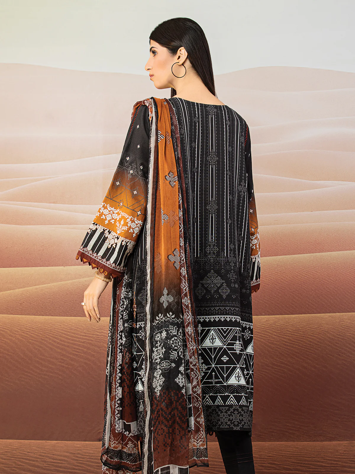 Embroidered Khaddar Suit - EWU22V12-25010 - Image 4