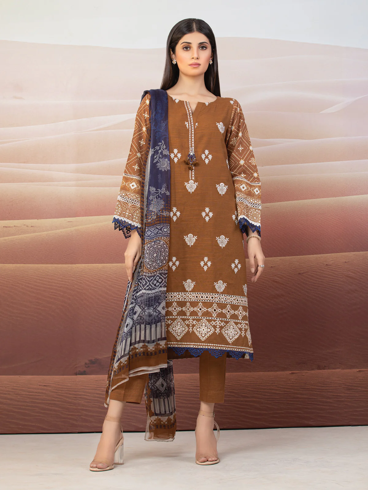 Embroidered Khaddar Suit - EWU22V12-25011 - Image 6