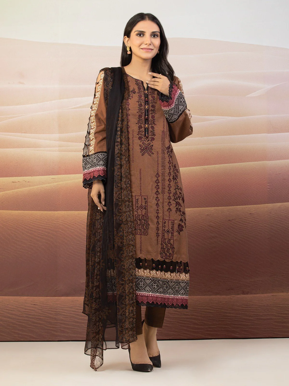 Embroidered Khaddar Suit - EWU22V12-25014