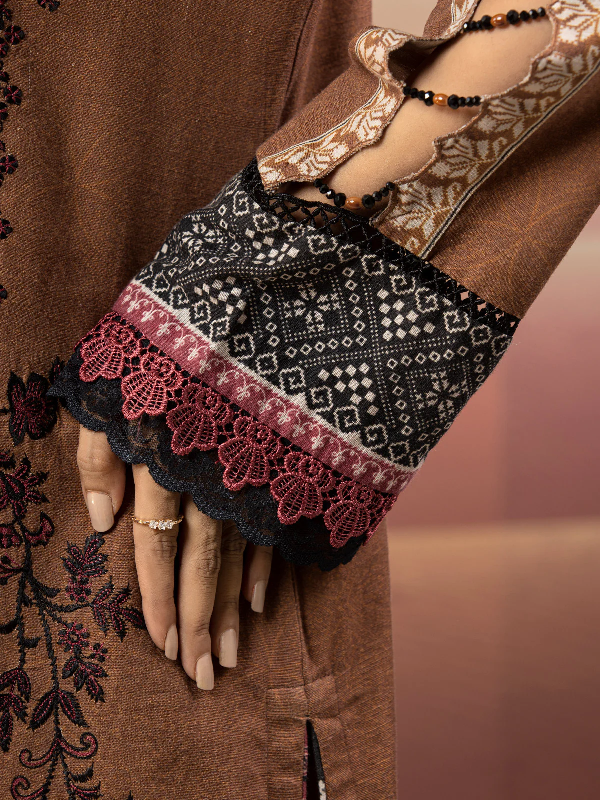 Embroidered Khaddar Suit - EWU22V12-25014 - Image 4