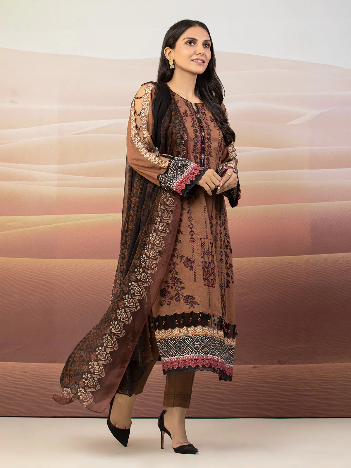 Embroidered Khaddar Suit - EWU22V12-25014 - Image 5