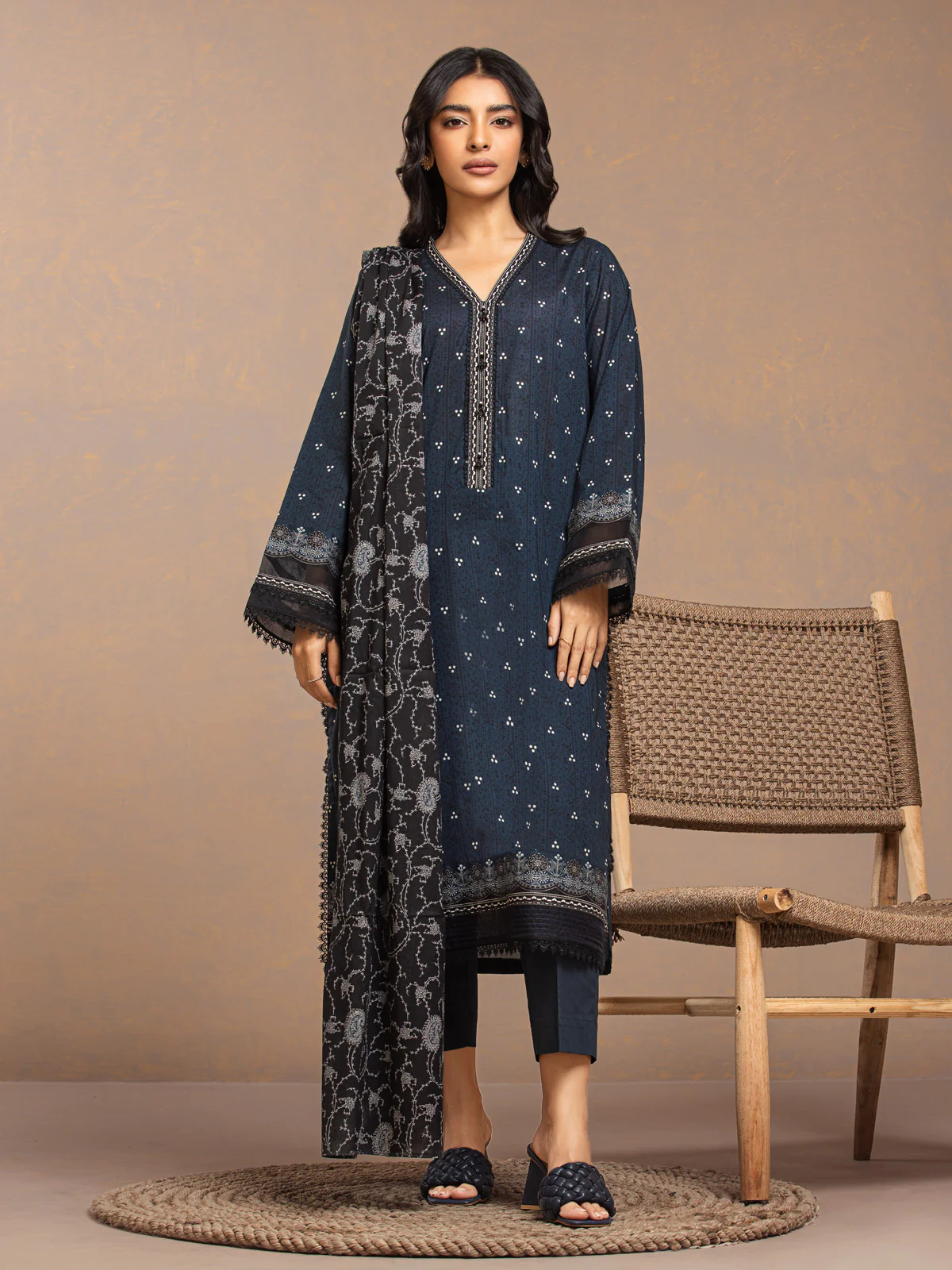 Printed Khaddar Suit - EWU23A3-27286-3P