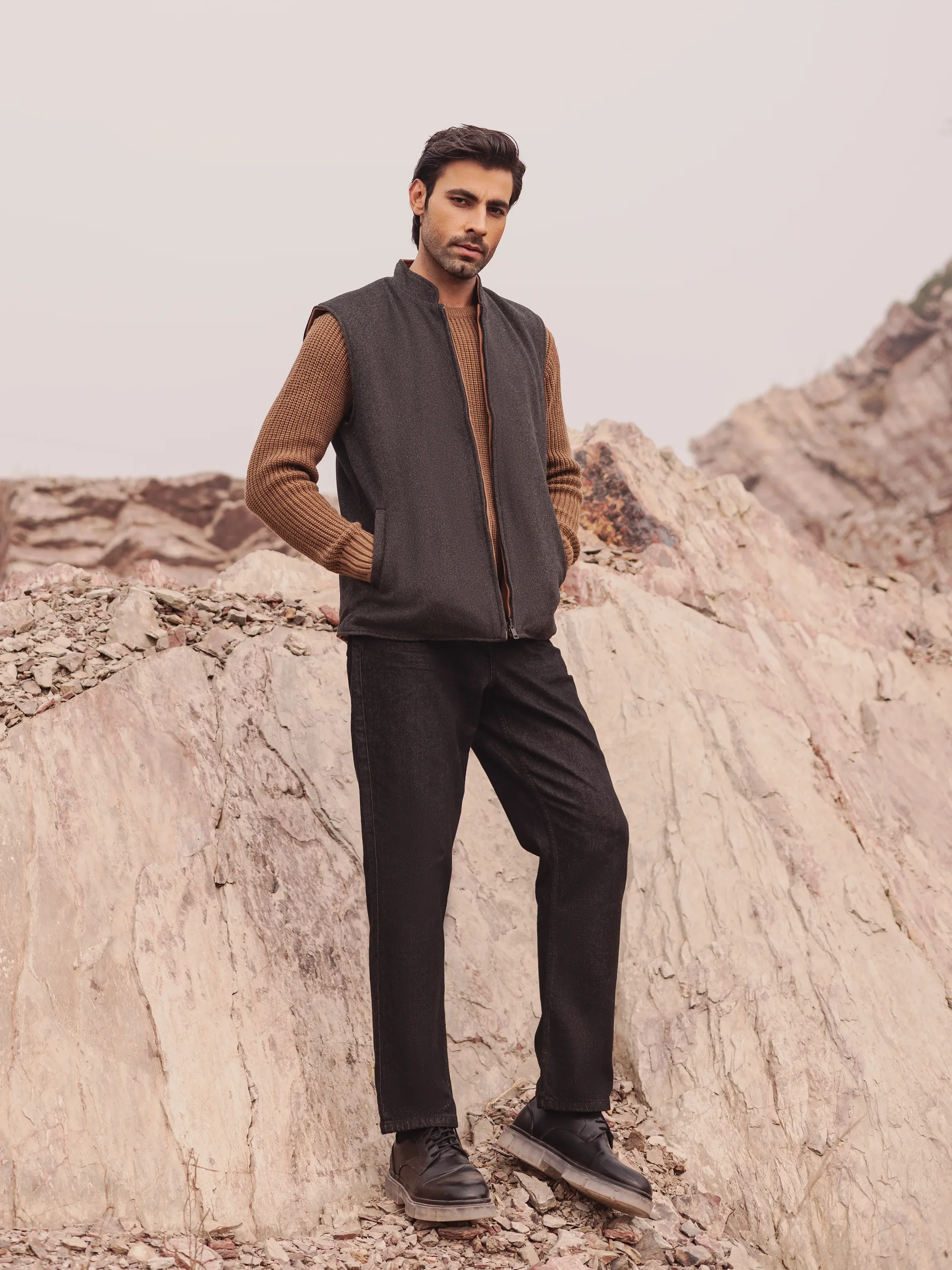Sleeveless Suede Jacket - EMTJ24-021 - Image 2