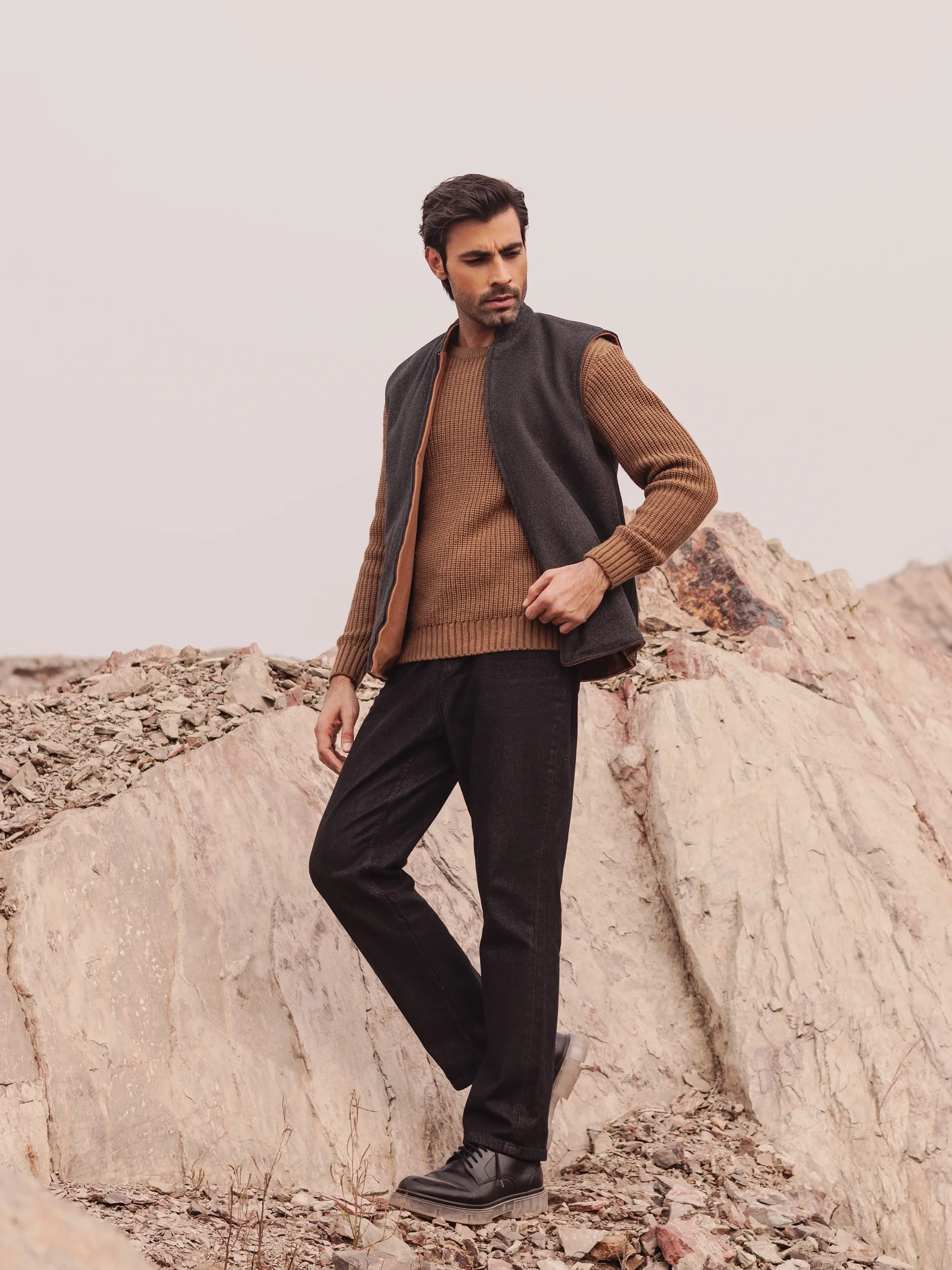 Sleeveless Suede Jacket - EMTJ24-021 - Image 3