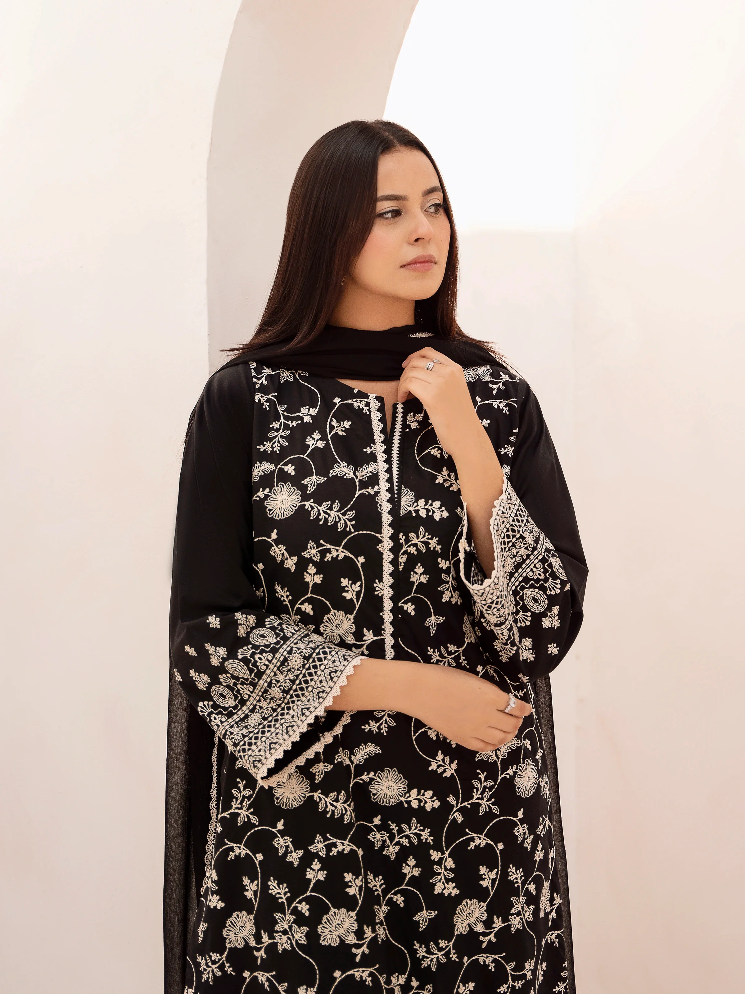 Embroidered Cambric Suit - EWTKE24-81054-3P - Image 2