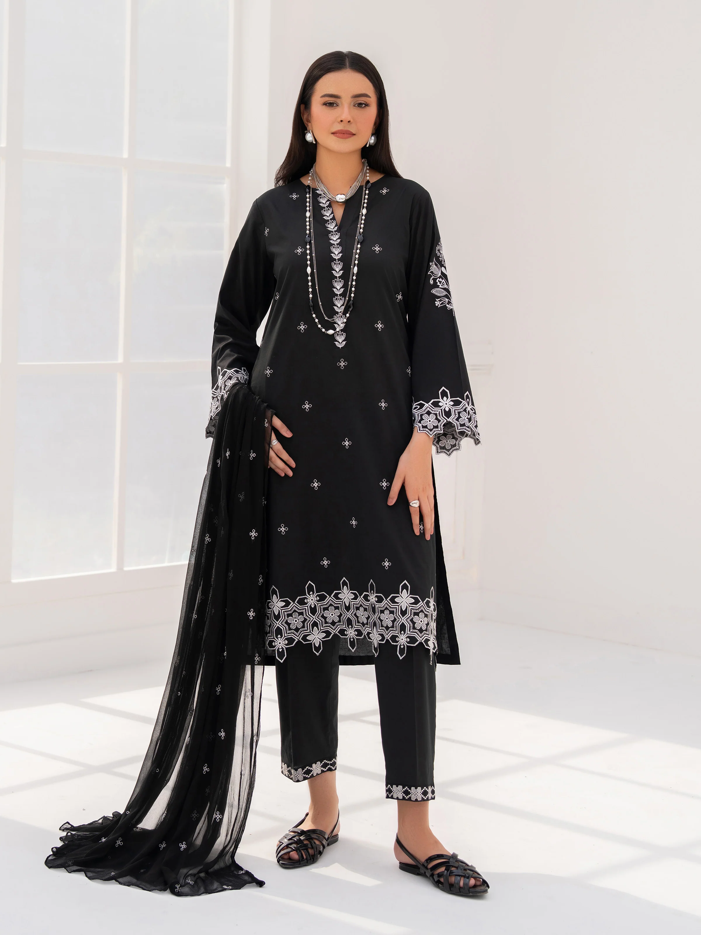 Embroidered Cambric Suit - EWTKE5-81094-3P - Image 2