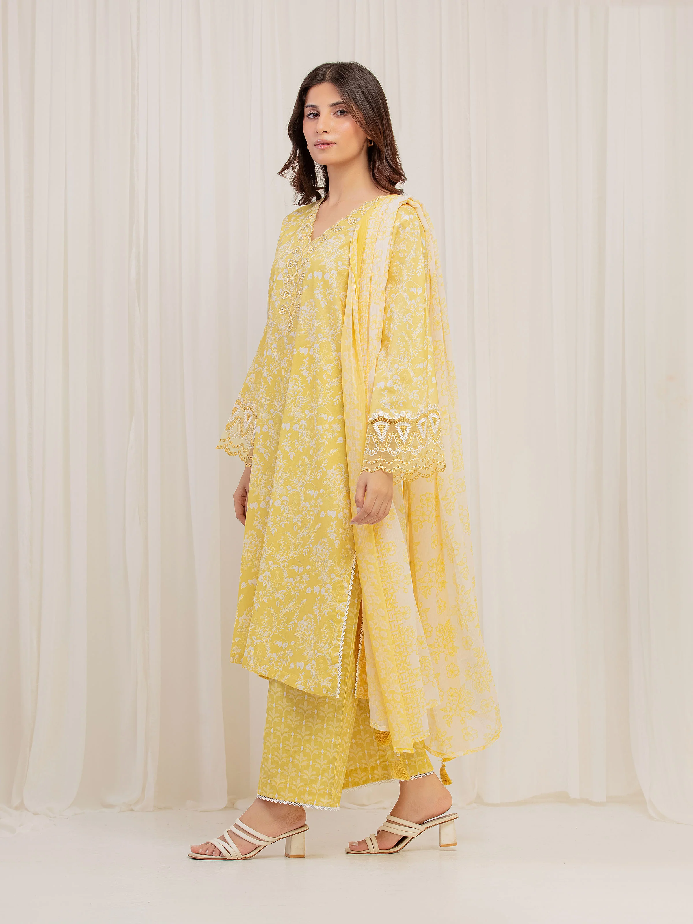 Embroidered Cambric Suit - EWTKE5-81731-3P - Image 4