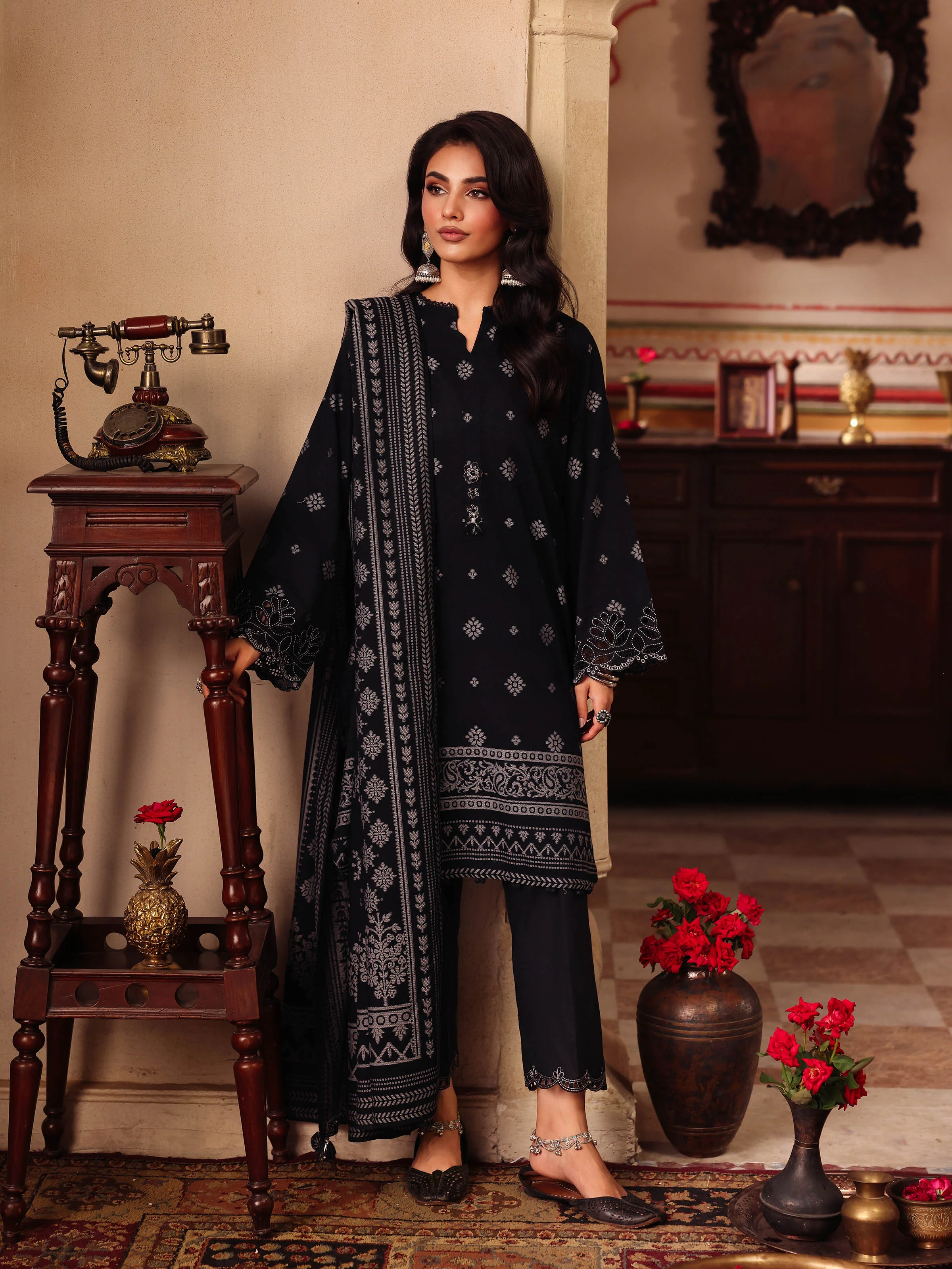 Embroidered Jacquard Suit - EWTKE5-81081-3P - Image 2