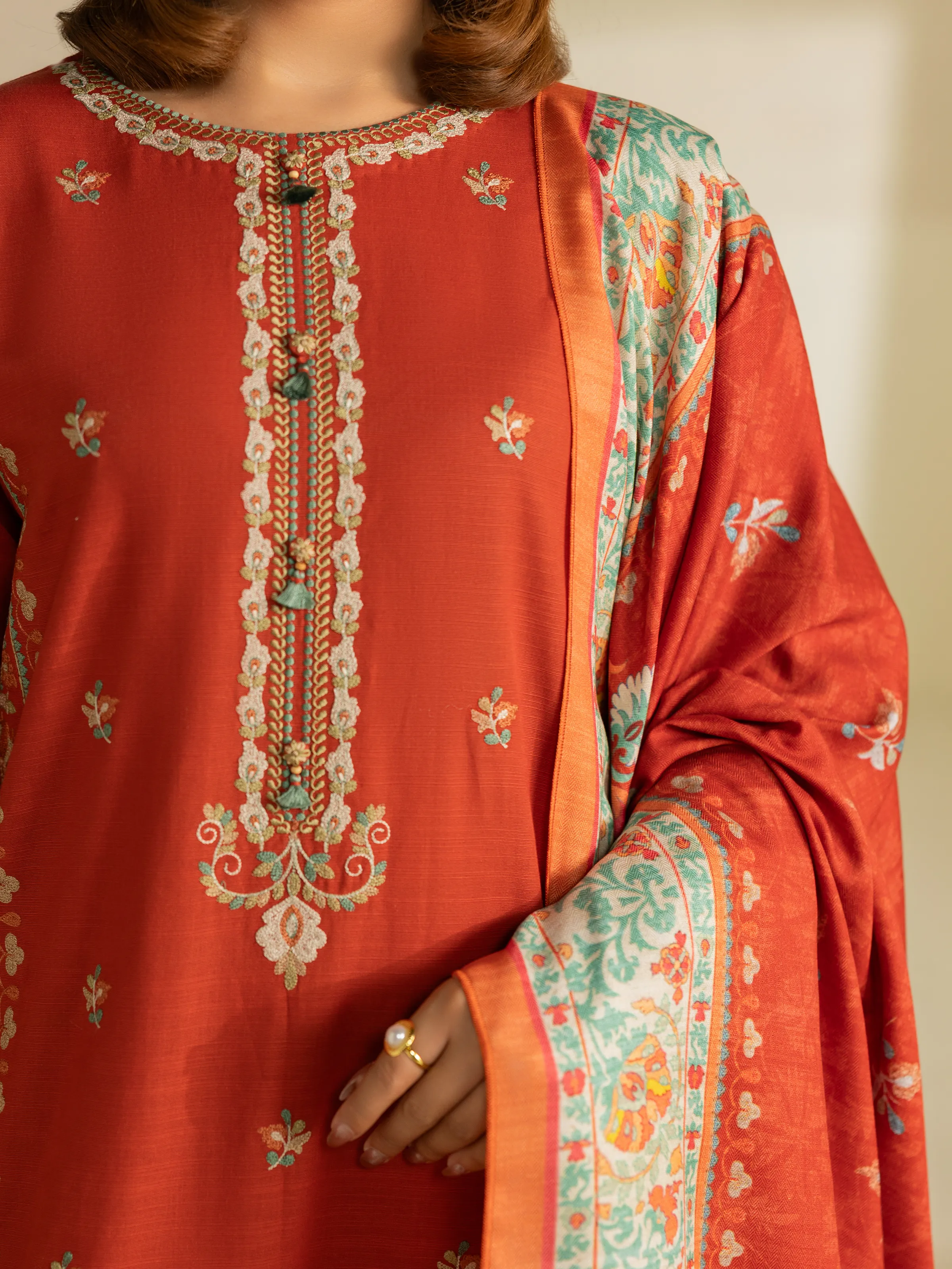 Embroidered Khaddar Suit - EWTKED5-84011-3P - Image 4