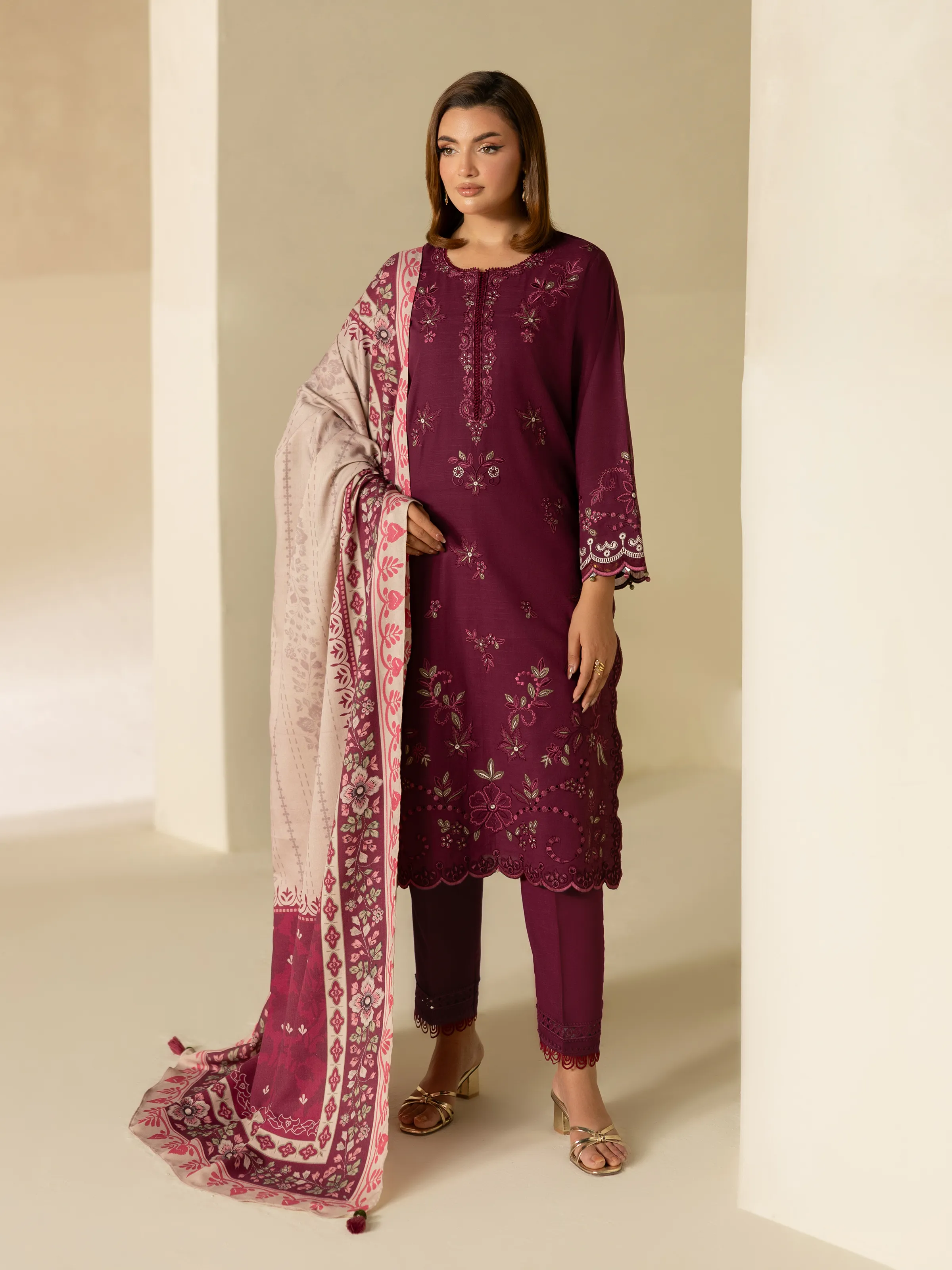 Embroidered Khaddar Suit - EWTKED5-84014-3P - Image 3