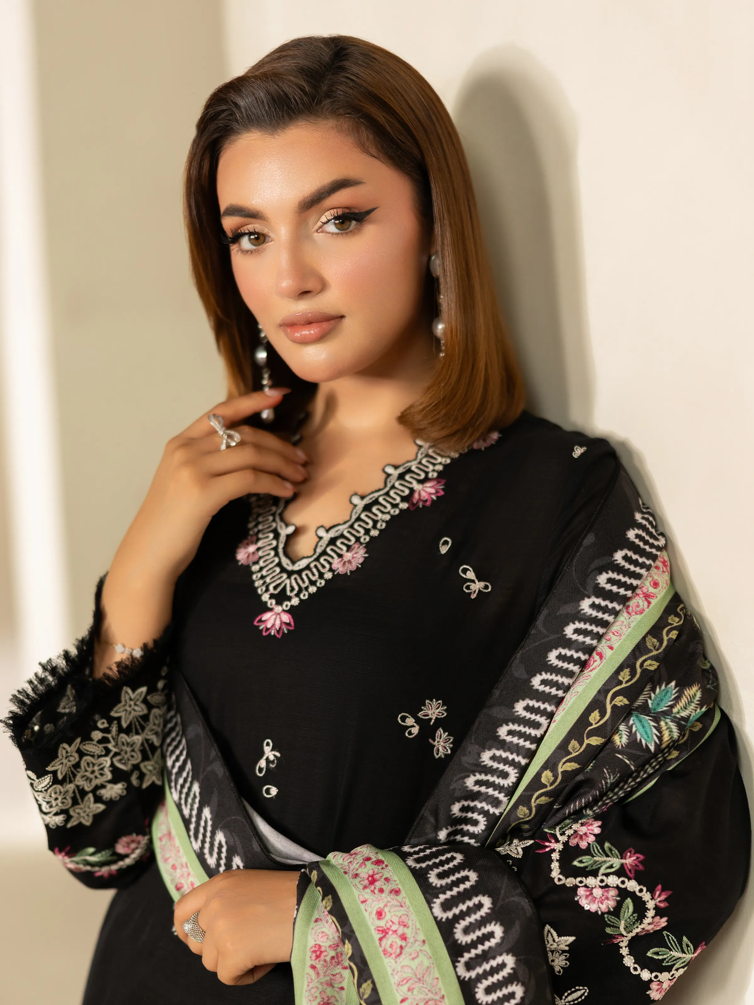 Embroidered Khaddar Suit - EWTKED5-84016-3P - Image 5