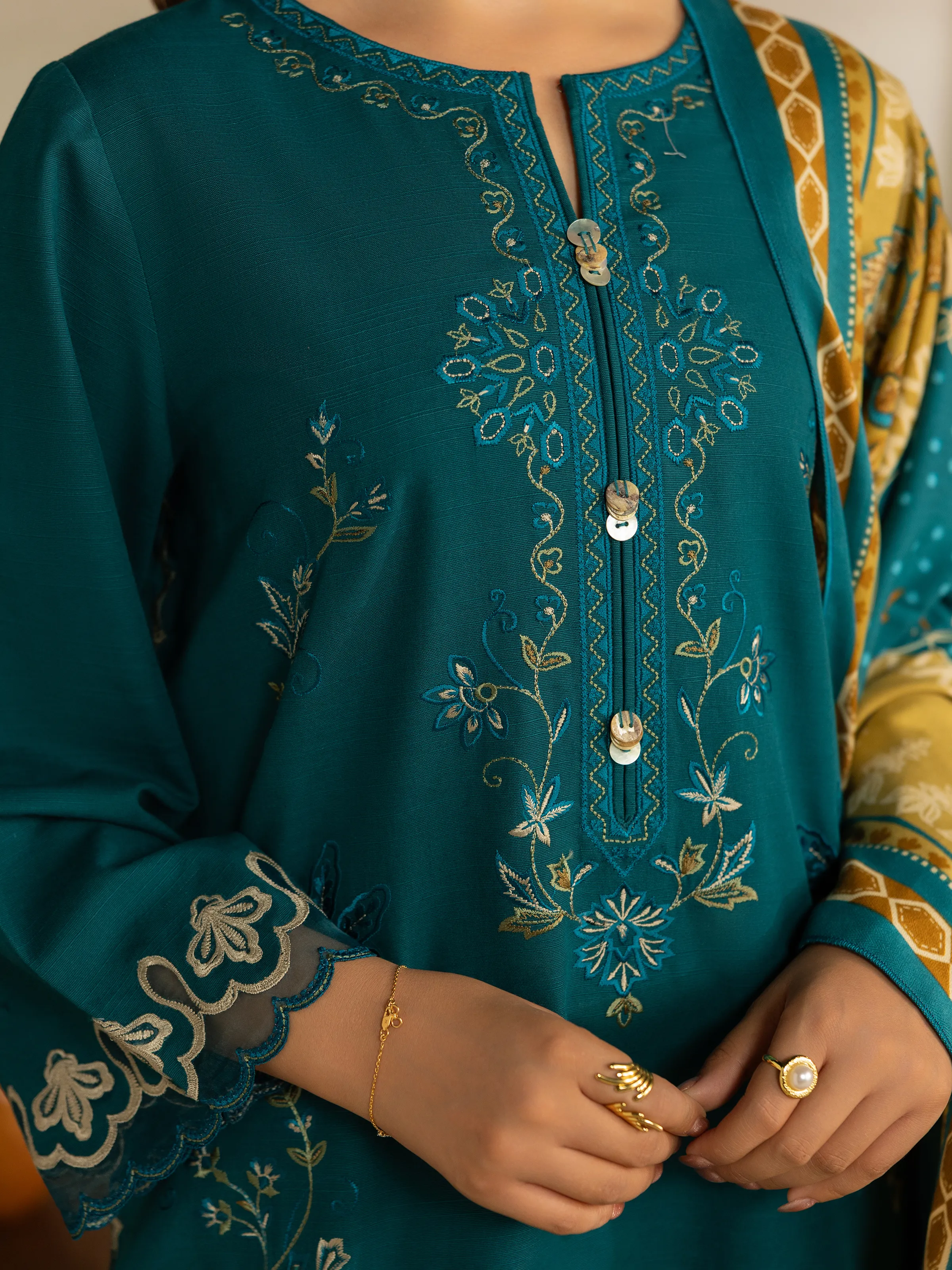 Embroidered Khaddar Suit - EWTKED5-84018-3P - Image 3