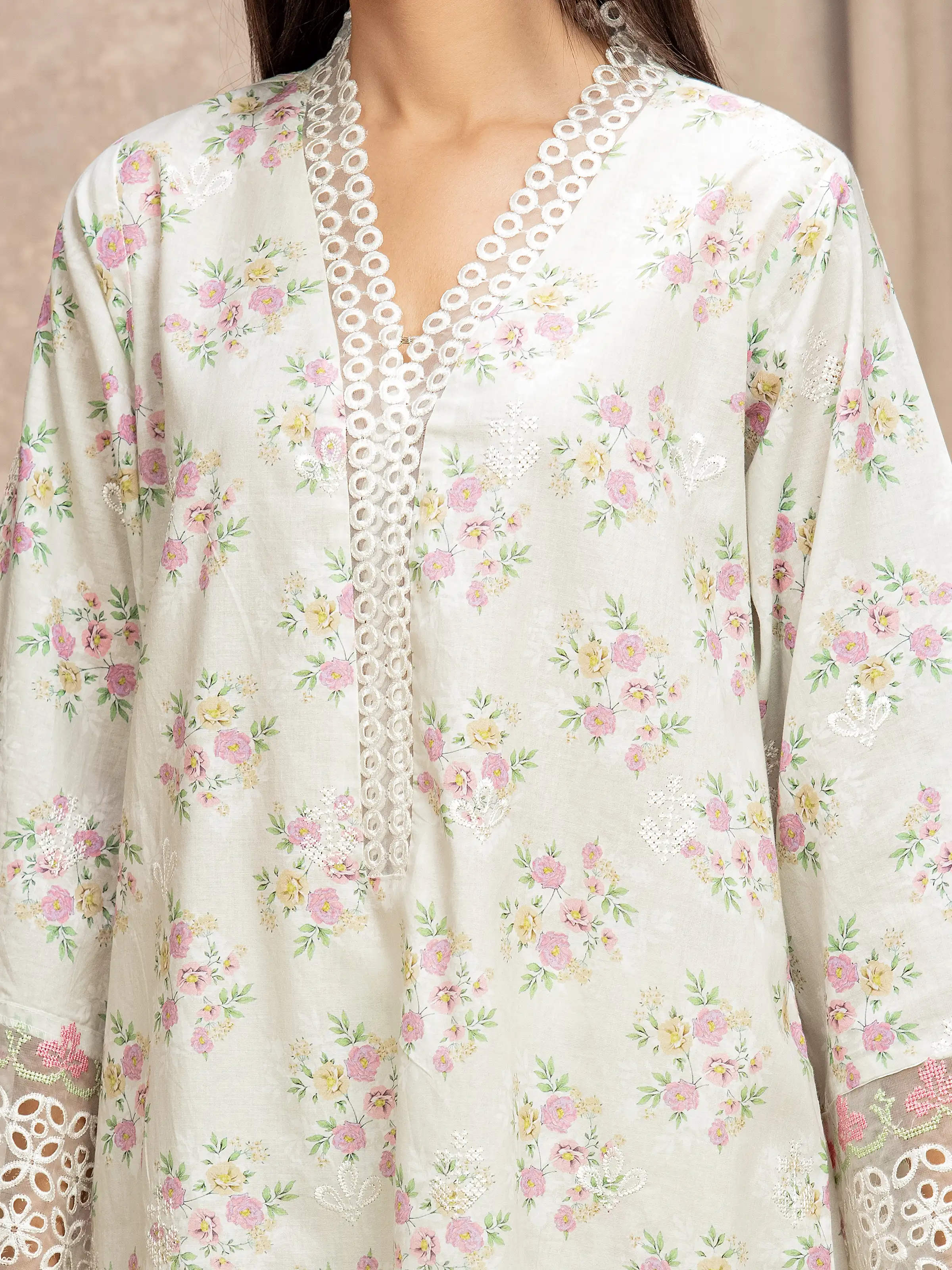 Embroidered Lawn Suit - EWTKE5-82491-3P - Image 4
