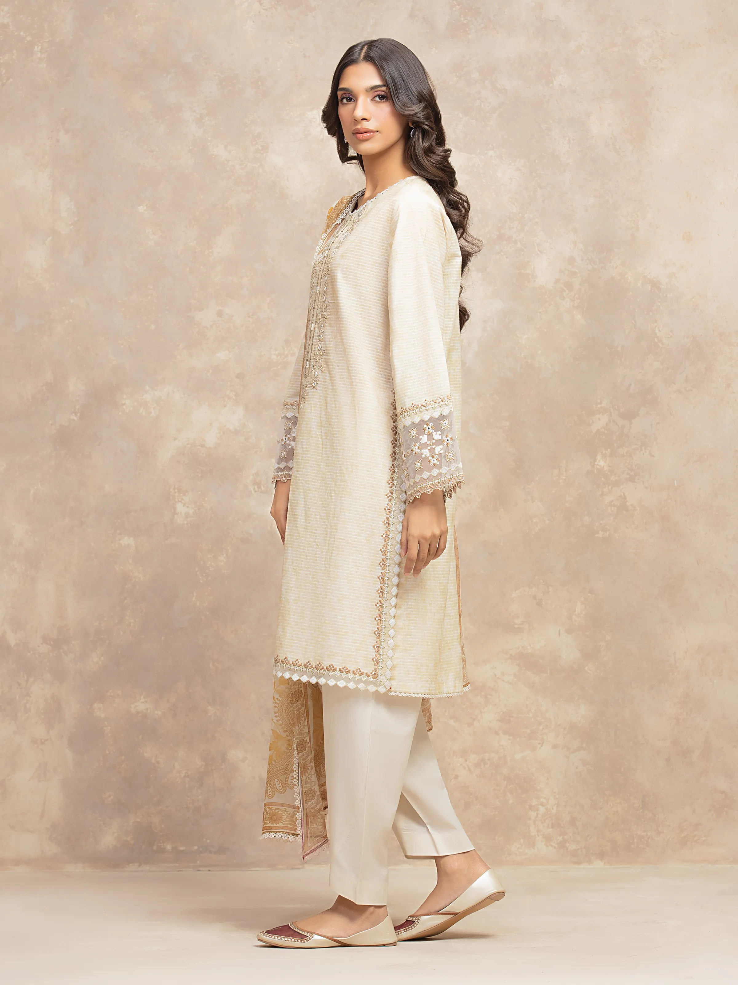 Embroidered Lawn Suit - EWU5V1-31903-3P - Image 5