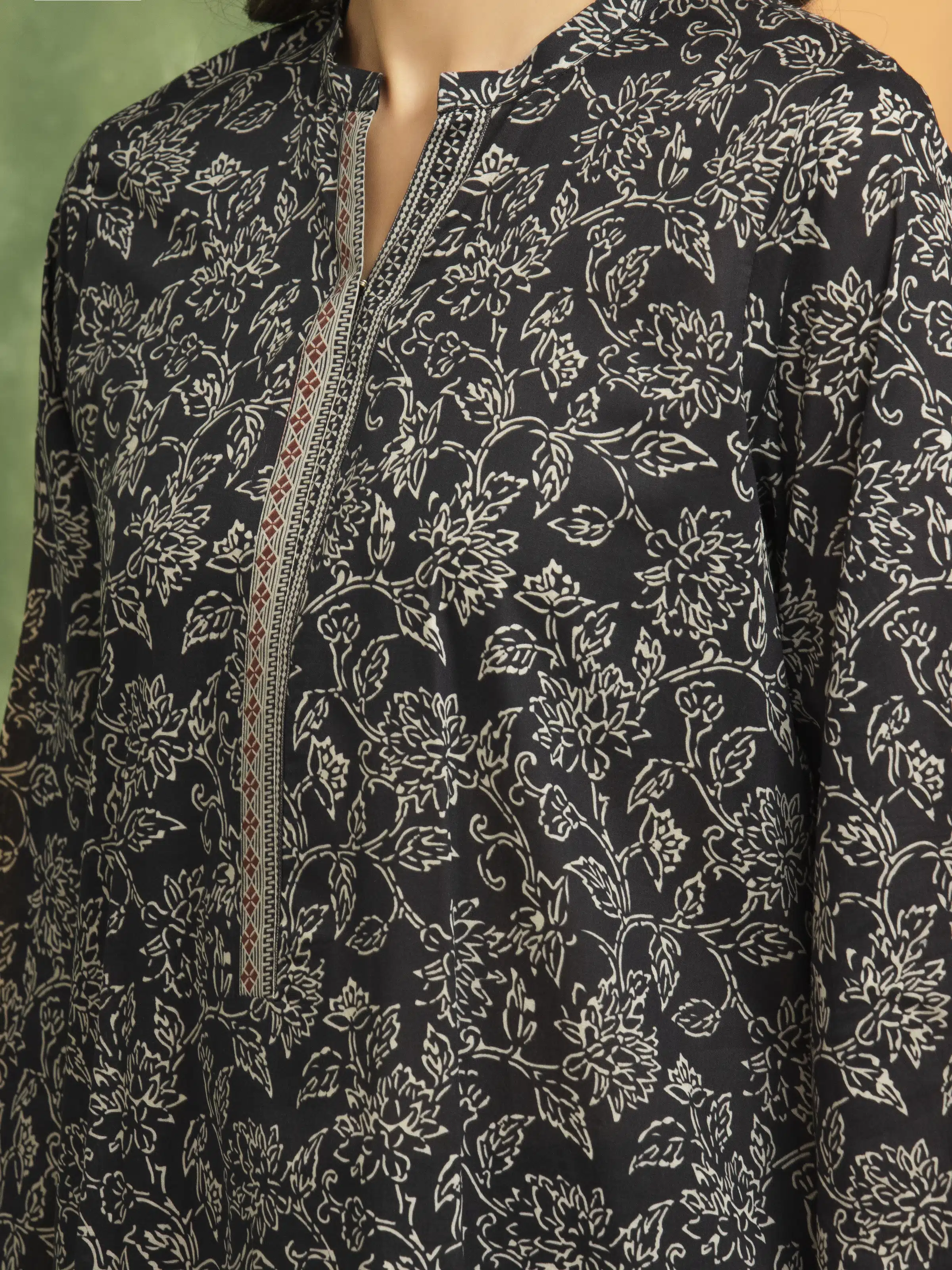 Embroidered Lawn Shirt Trouser - EWU5V1-31470ST - Image 3