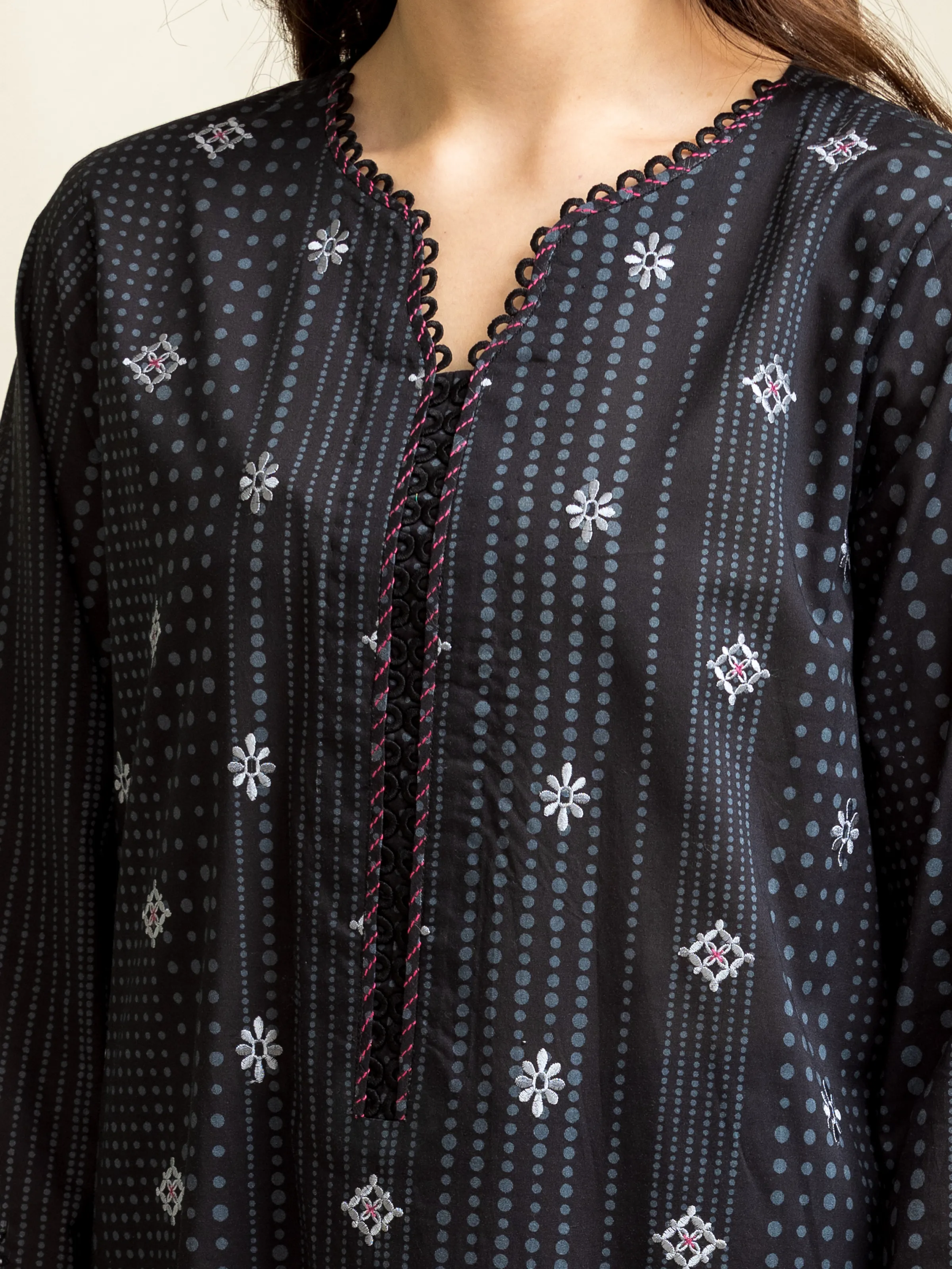 Embroidered Lawn Suit - EWU5V1-31097-3P - Image 3
