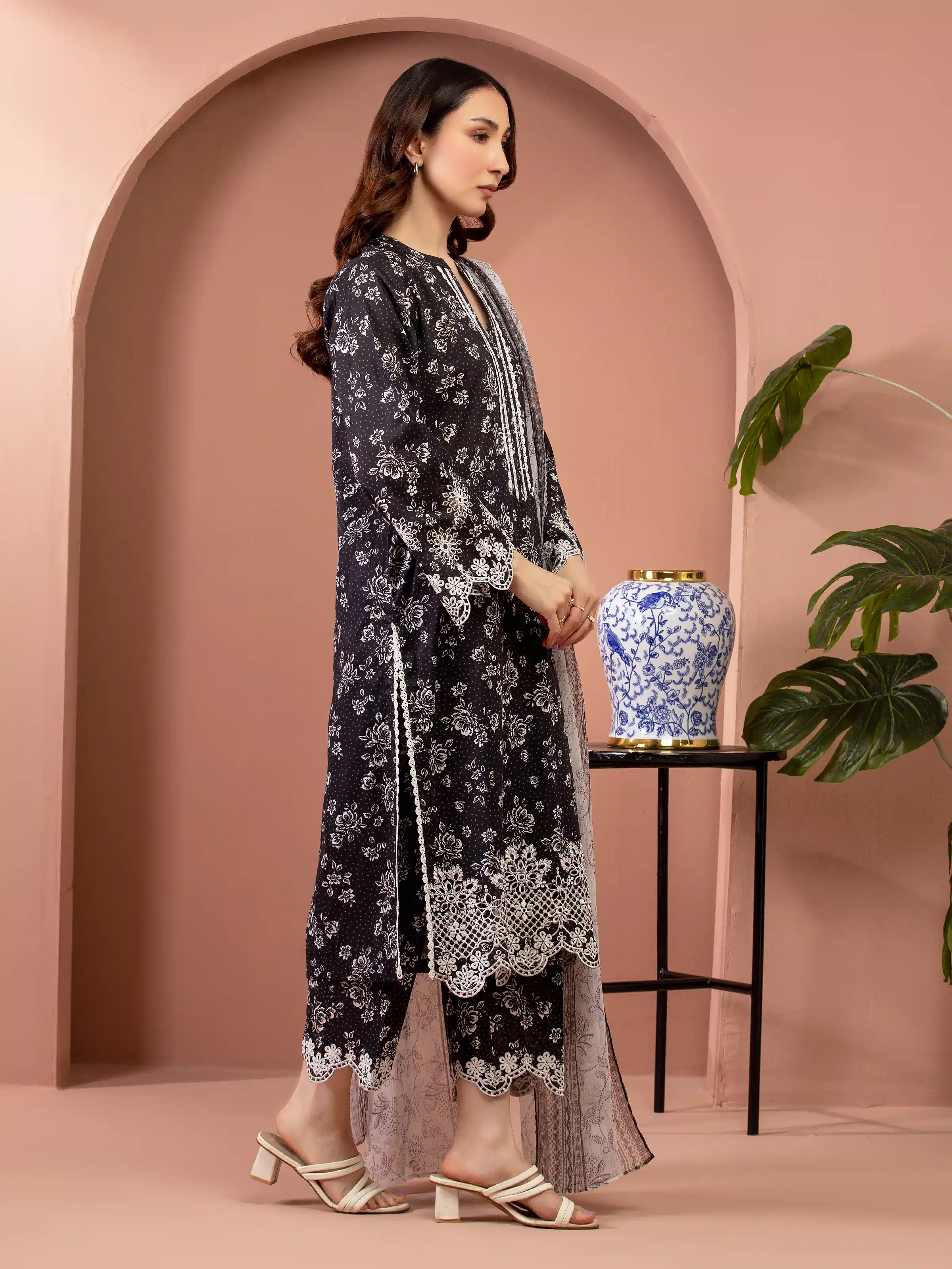 Embroidered Lawn Suit - EWU5V1-31475-3P - Image 3
