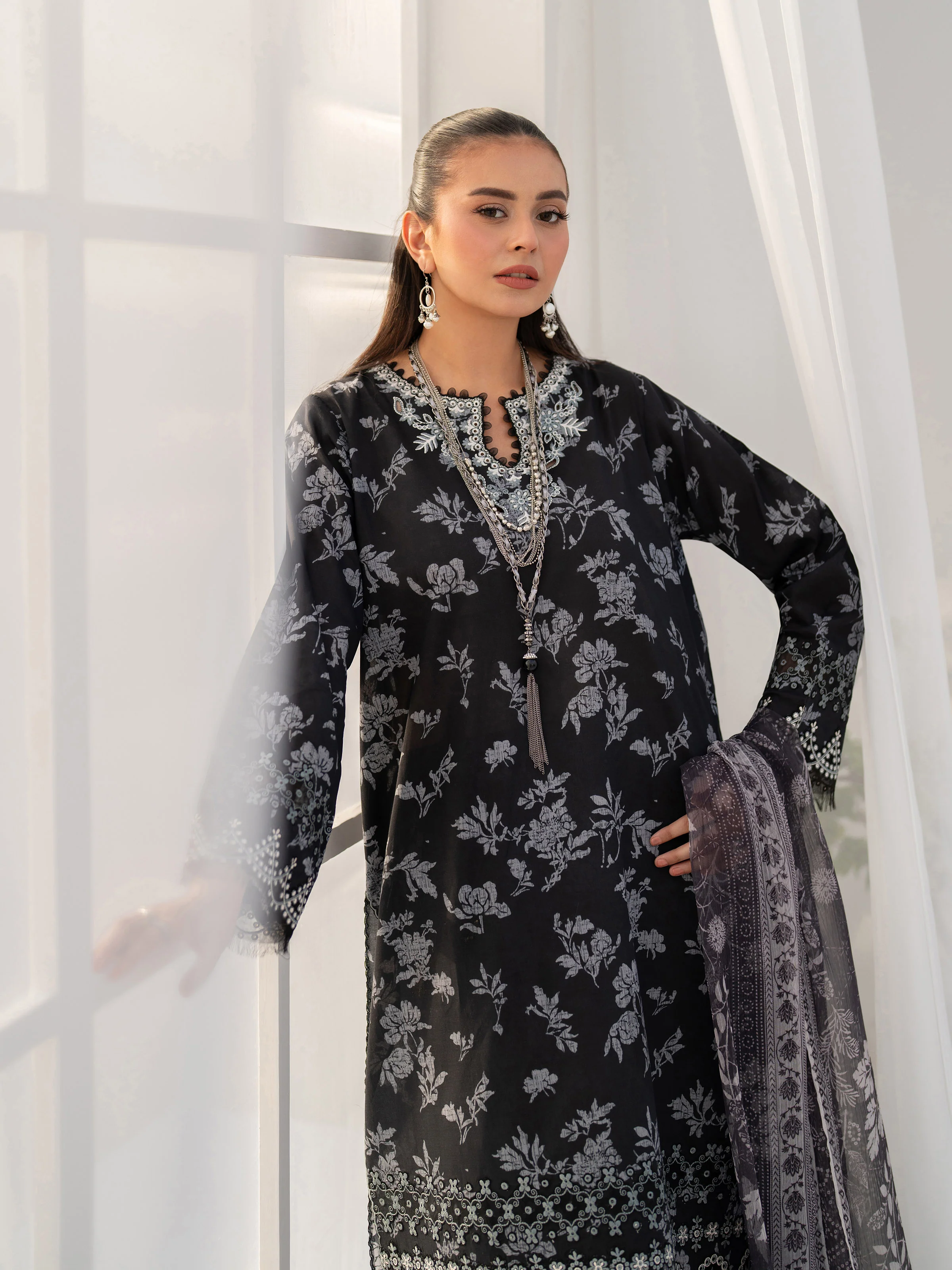Embroidered Lawn Suit - EWU5V1-31476-3P - Image 2