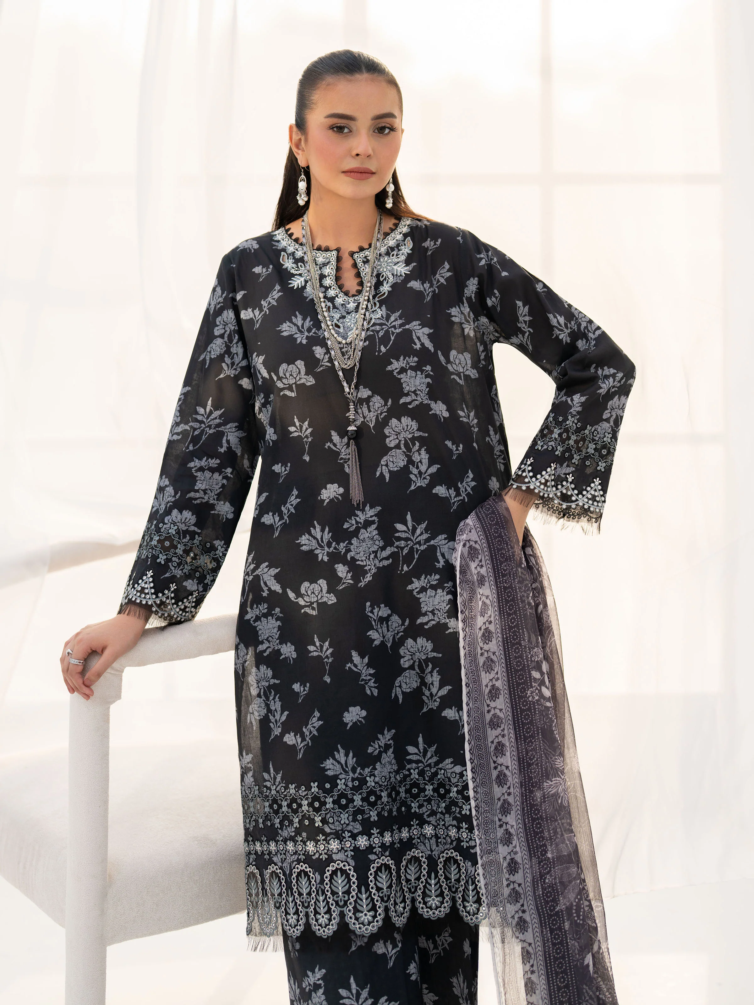 Embroidered Lawn Suit - EWU5V1-31476-3P - Image 4
