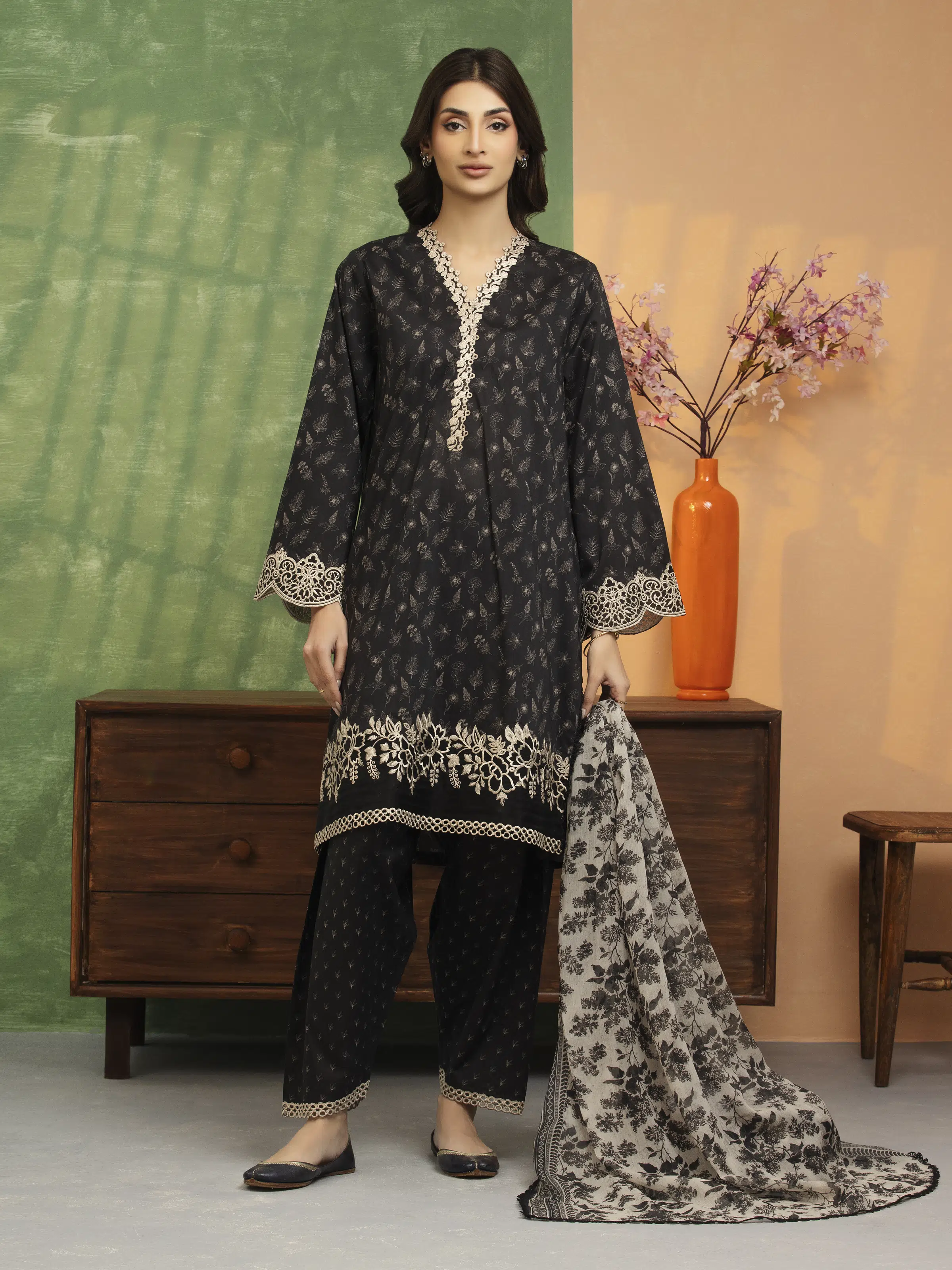 Embroidered Lawn Suit - EWU5V1-31412-3P