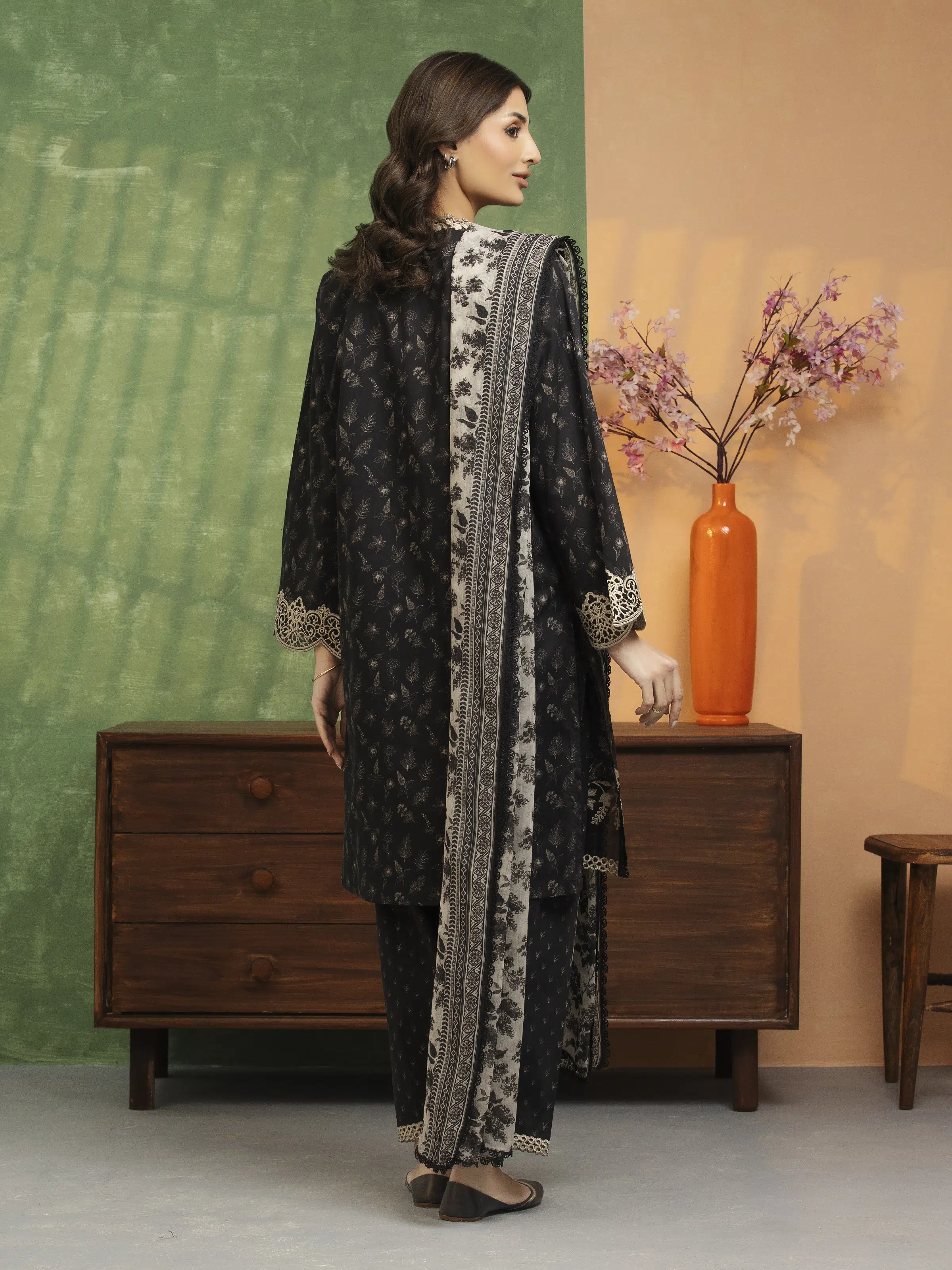 Embroidered Lawn Suit - EWU5V1-31412-3P - Image 2