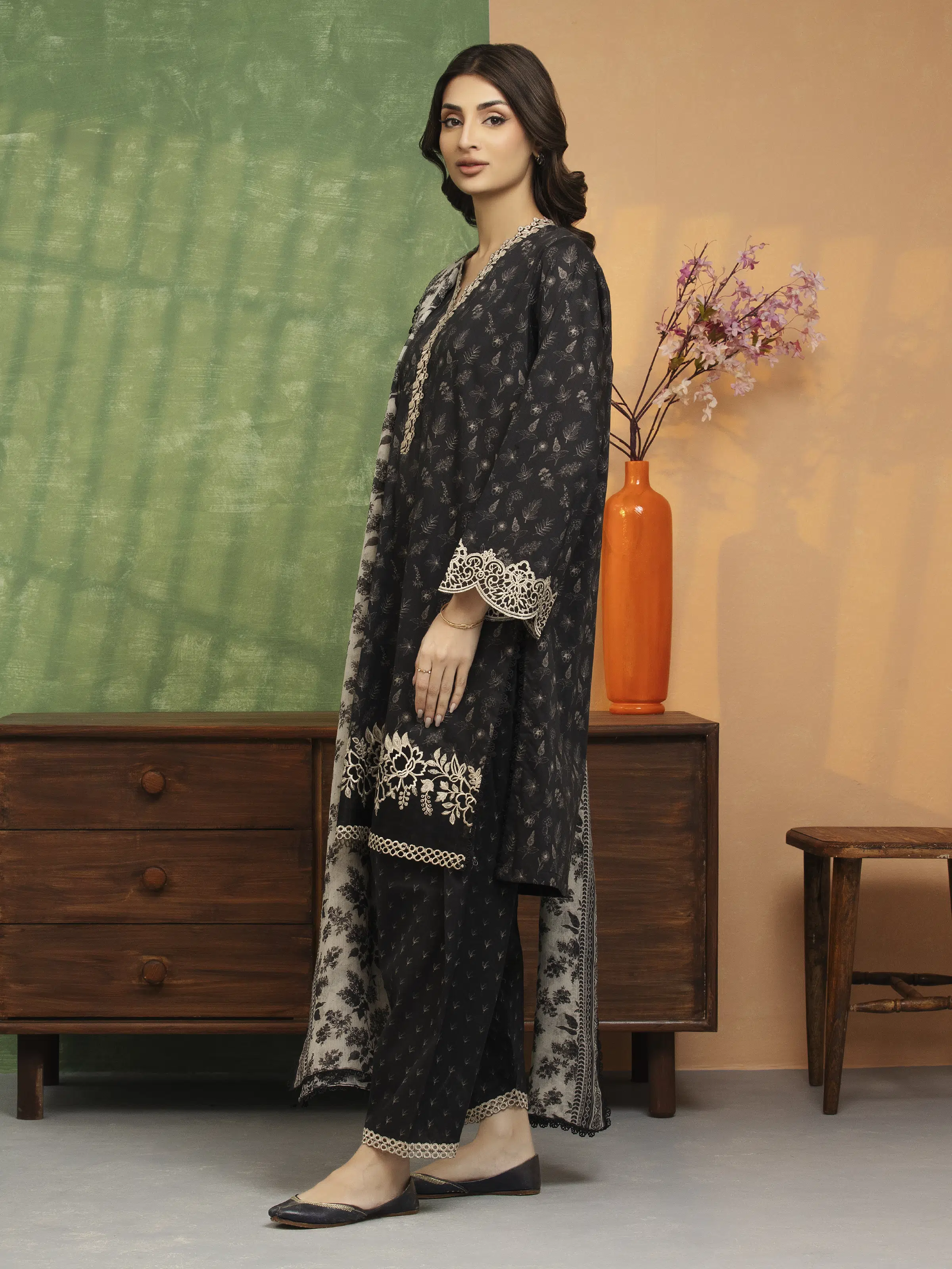 Embroidered Lawn Suit - EWU5V1-31412-3P - Image 3