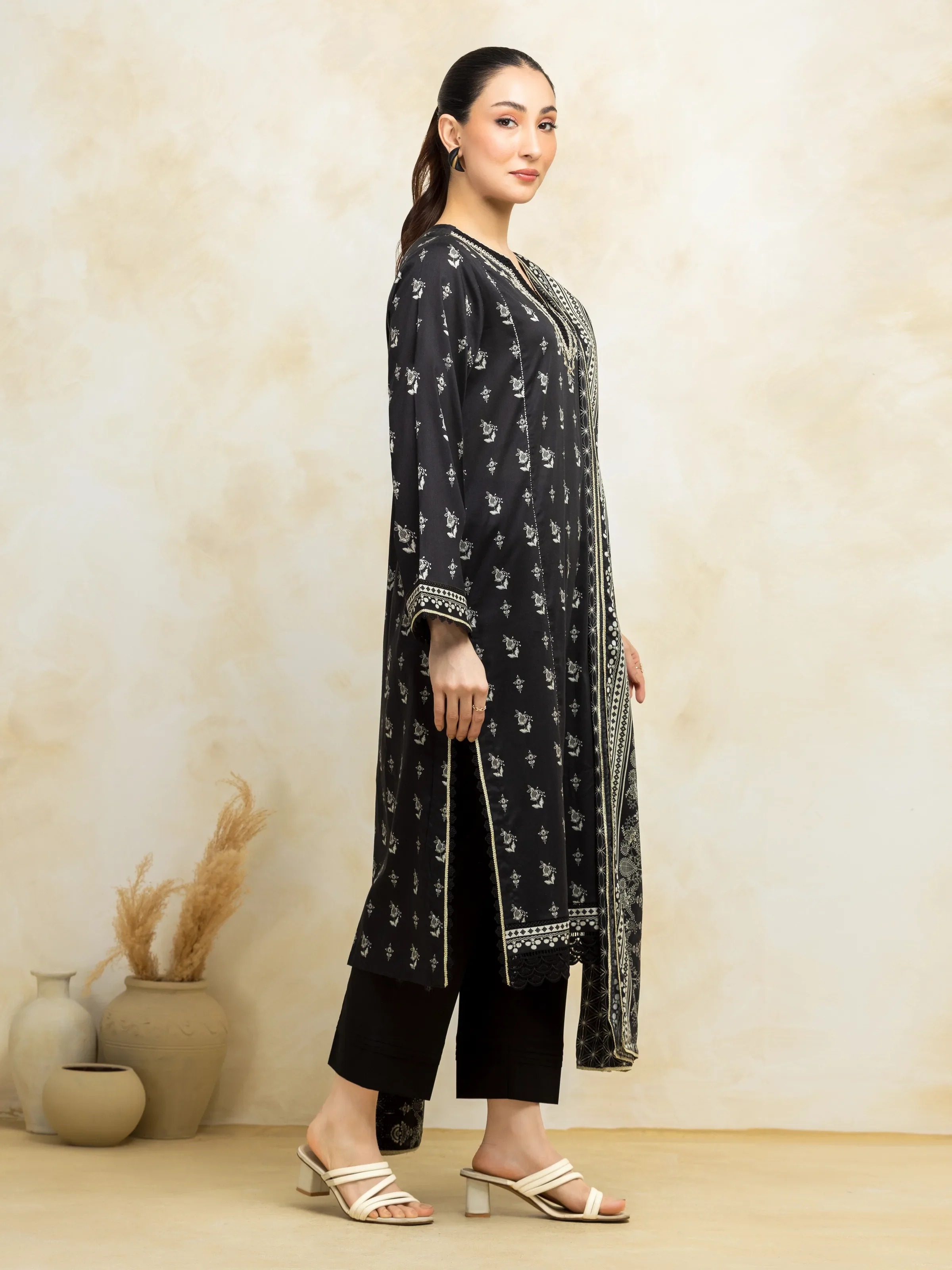 Embroidered Lawn Suit - EWU5V1-31189-3P - Image 4