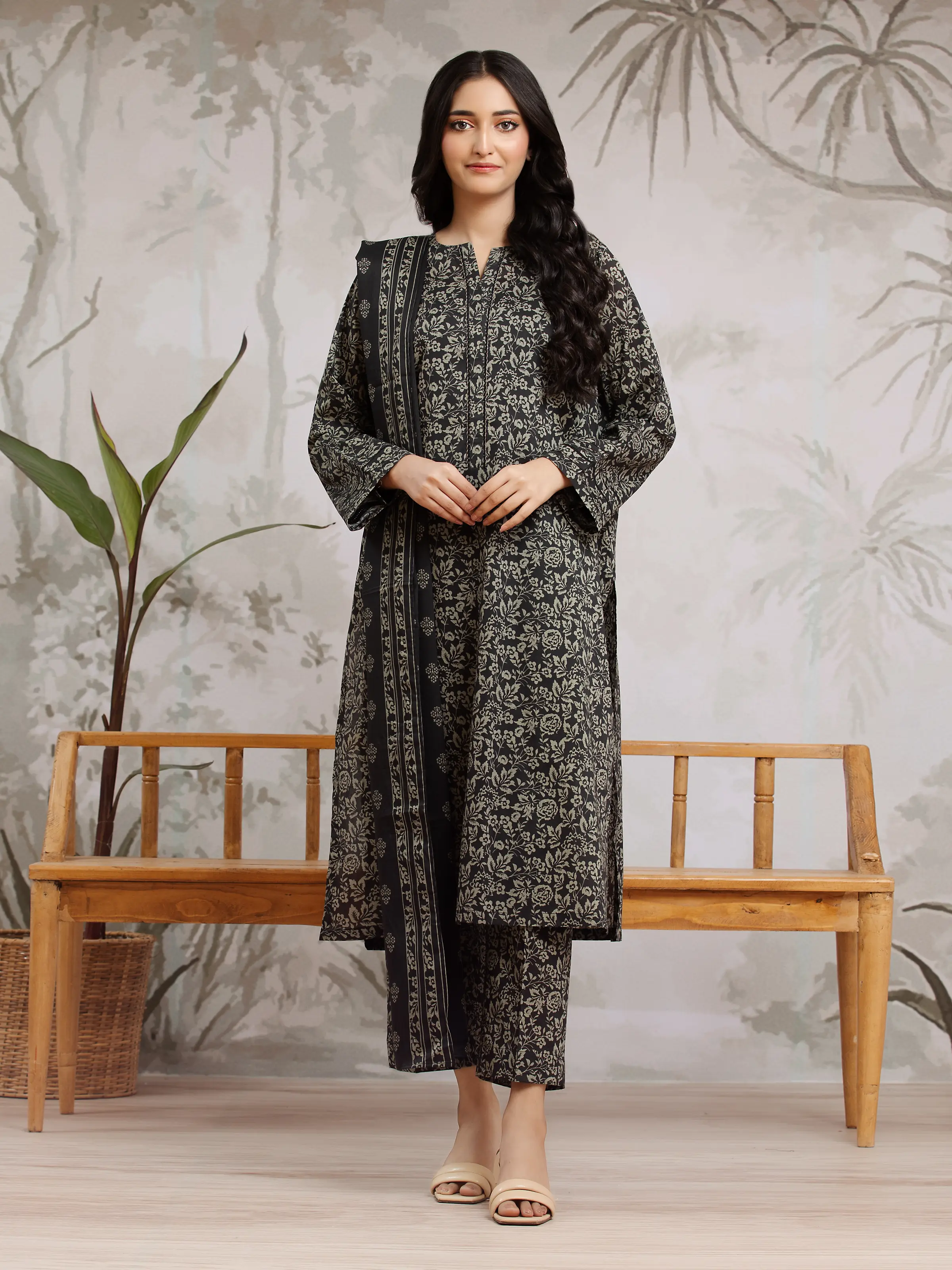 Printed Khaddar Suit - EWU24A3-29615-3P